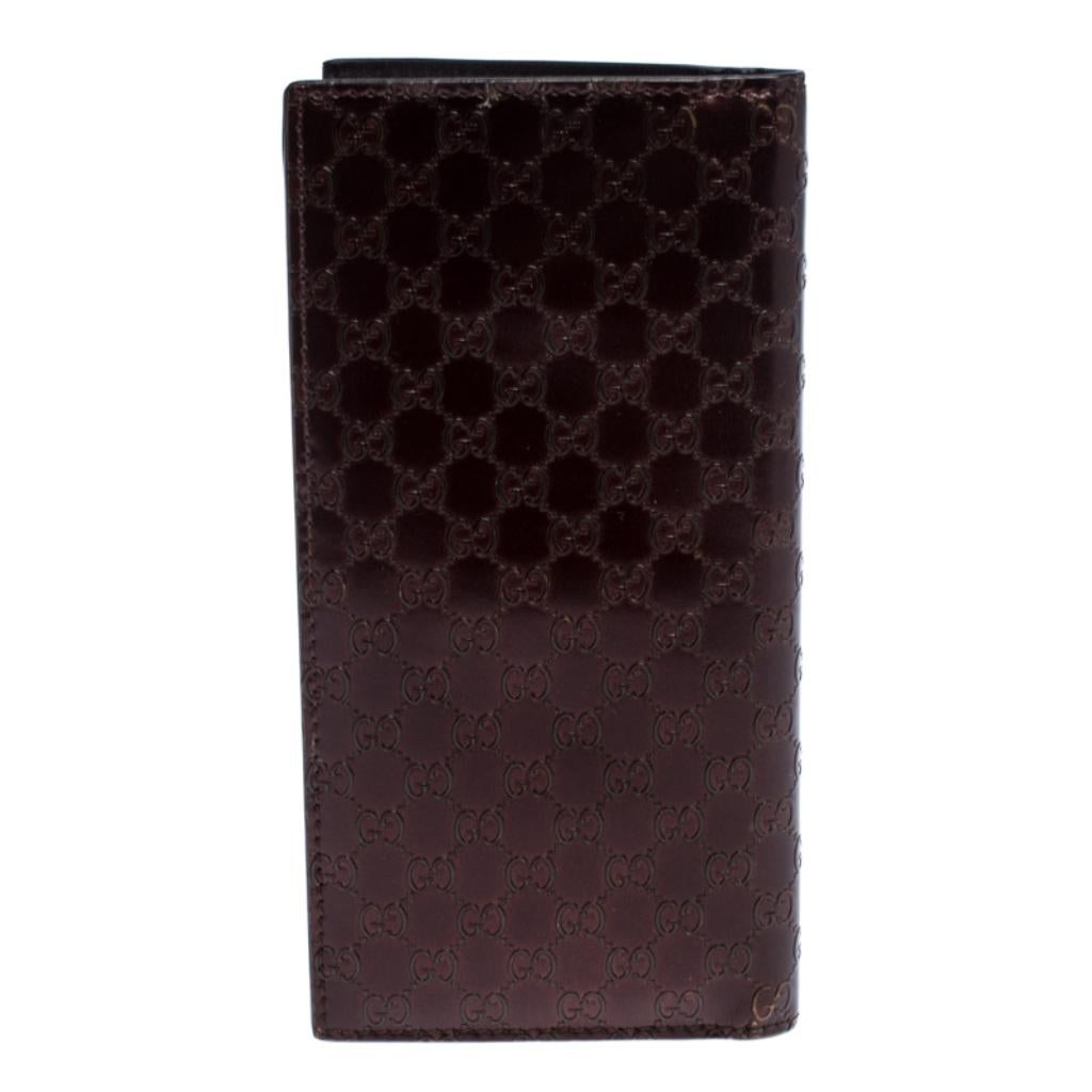 A fine creation, this Gucci wallet is a must-have! It has been crafted from microguccissima leather and styled as a bi-fold. The wallet is well-designed to delight and sized just perfectly for you to carry your cash and cards.

Includes: Original