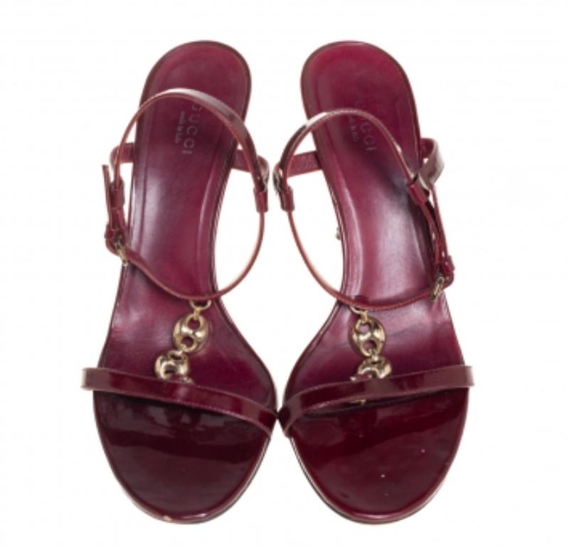 Black Gucci Maroon Patent Leather Chain T-Strap Ankle Strap Sandals Size 40 For Sale