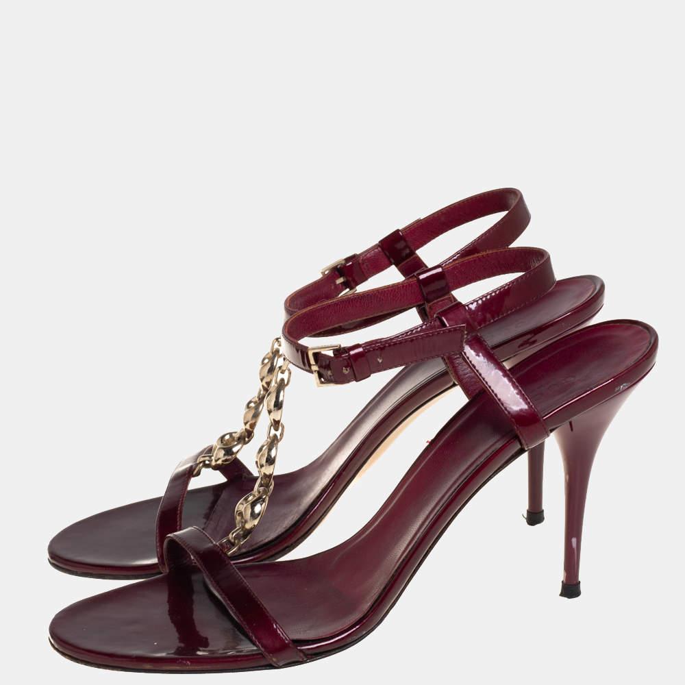 Women's Gucci Maroon Patent Leather Chain T-Strap Ankle Strap Sandals Size 40 For Sale