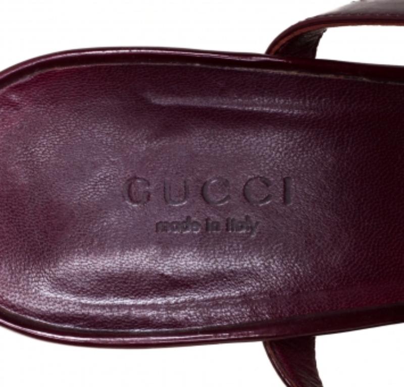 Women's Gucci Maroon Patent Leather Chain T-Strap Ankle Strap Sandals Size 40 For Sale