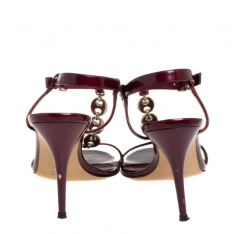 Gucci Maroon Patent Leather Chain T-Strap Ankle Strap Sandals Size 40 For Sale 1