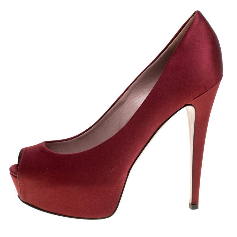 Gucci Maroon Satin Lili Peep Toe Platform Pumps Size 38 Damen