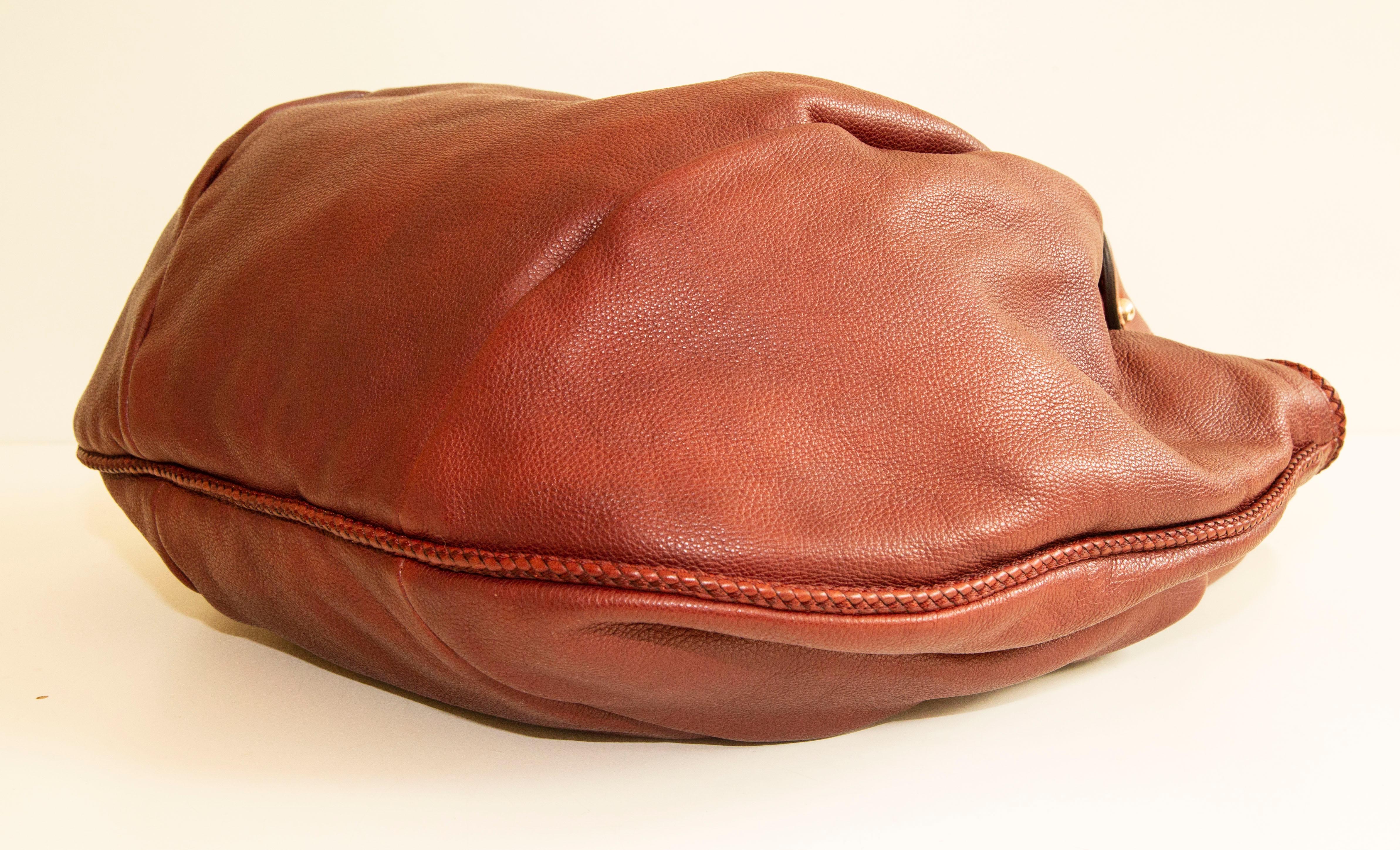 Women's or Men's Gucci Marrakech Hobo Shoulder Bag in Earth Red Leather For Sale