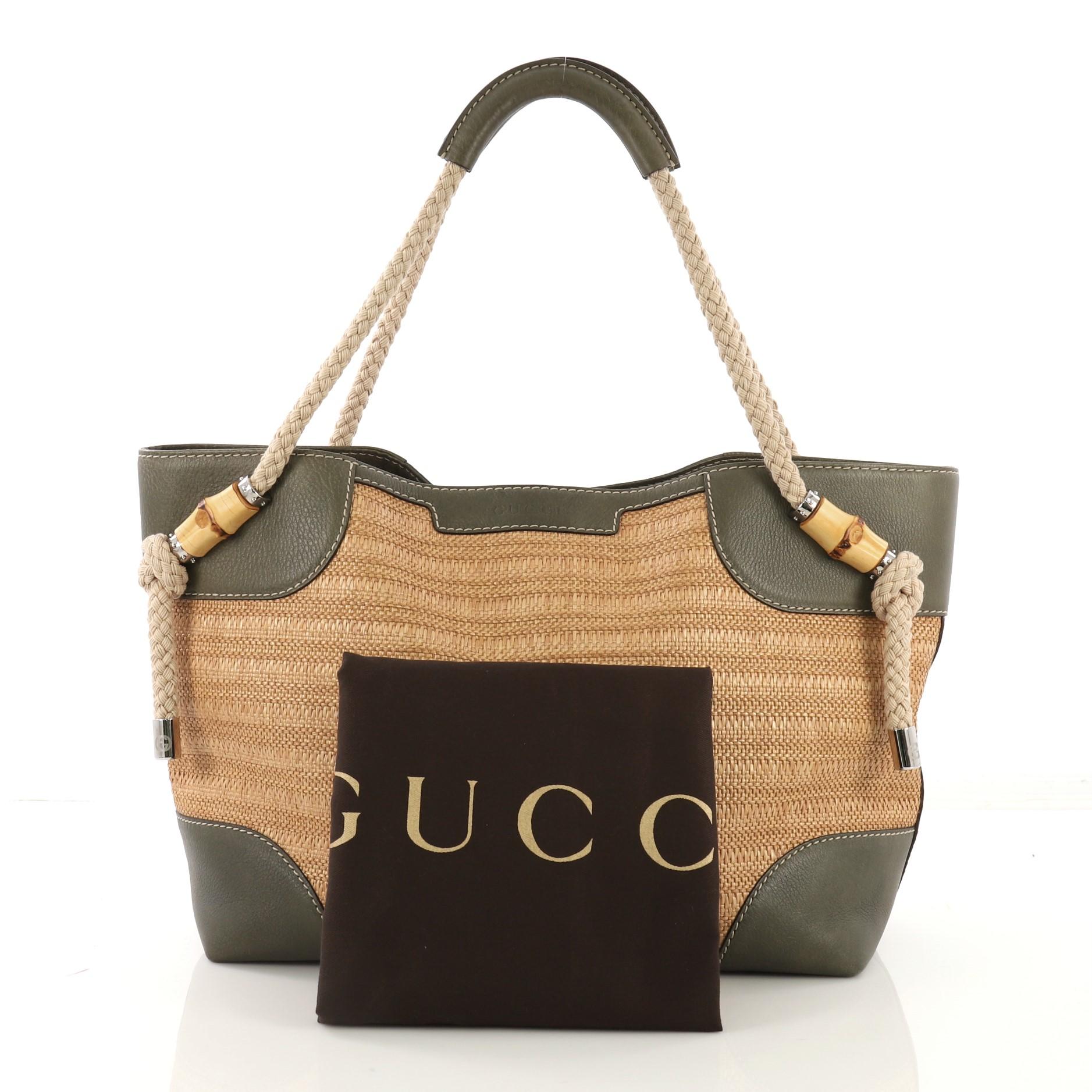 This Gucci Maui Tote Woven Straw Medium, crafted from brown woven straw and green leather, features dual rope strap, leather trim, and silver-tone hardware. It opens to a beige fabric interior with side zip and slip pockets. 

Estimated Retail
