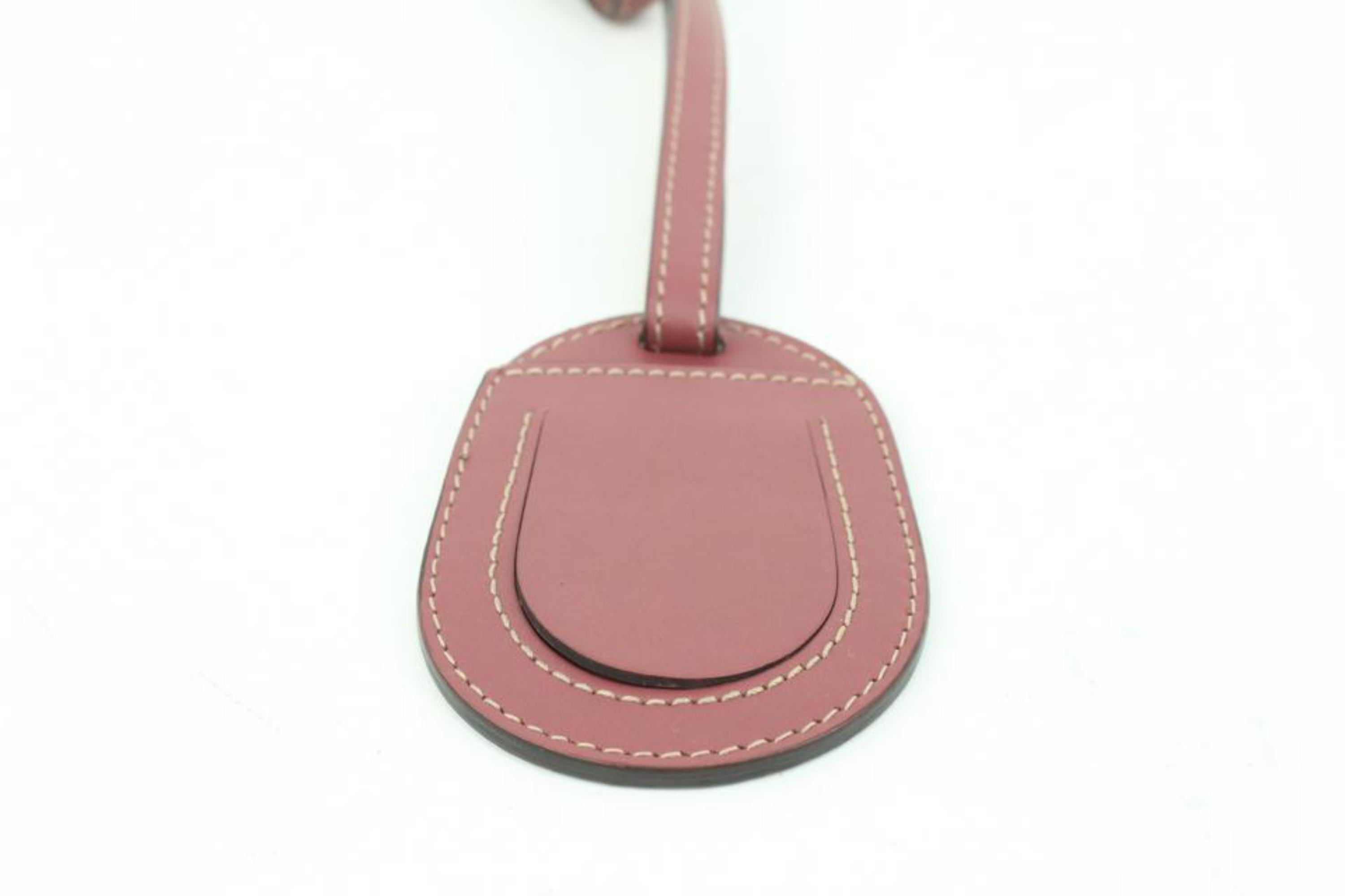 Gucci Mauve Clochette Luggage Tag from Reversible Supreme GG Tote 44g85
Made In: Italy
Measurements: Length:  2.4