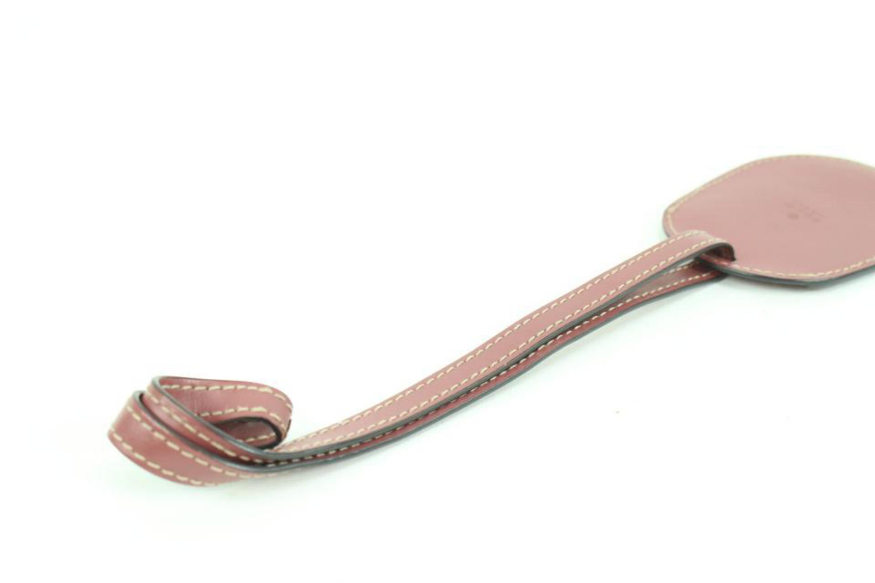 Gucci - Breloque de sac à main clochette en cuir mauve avec étiquette de bagage 20g427 en vente 6
