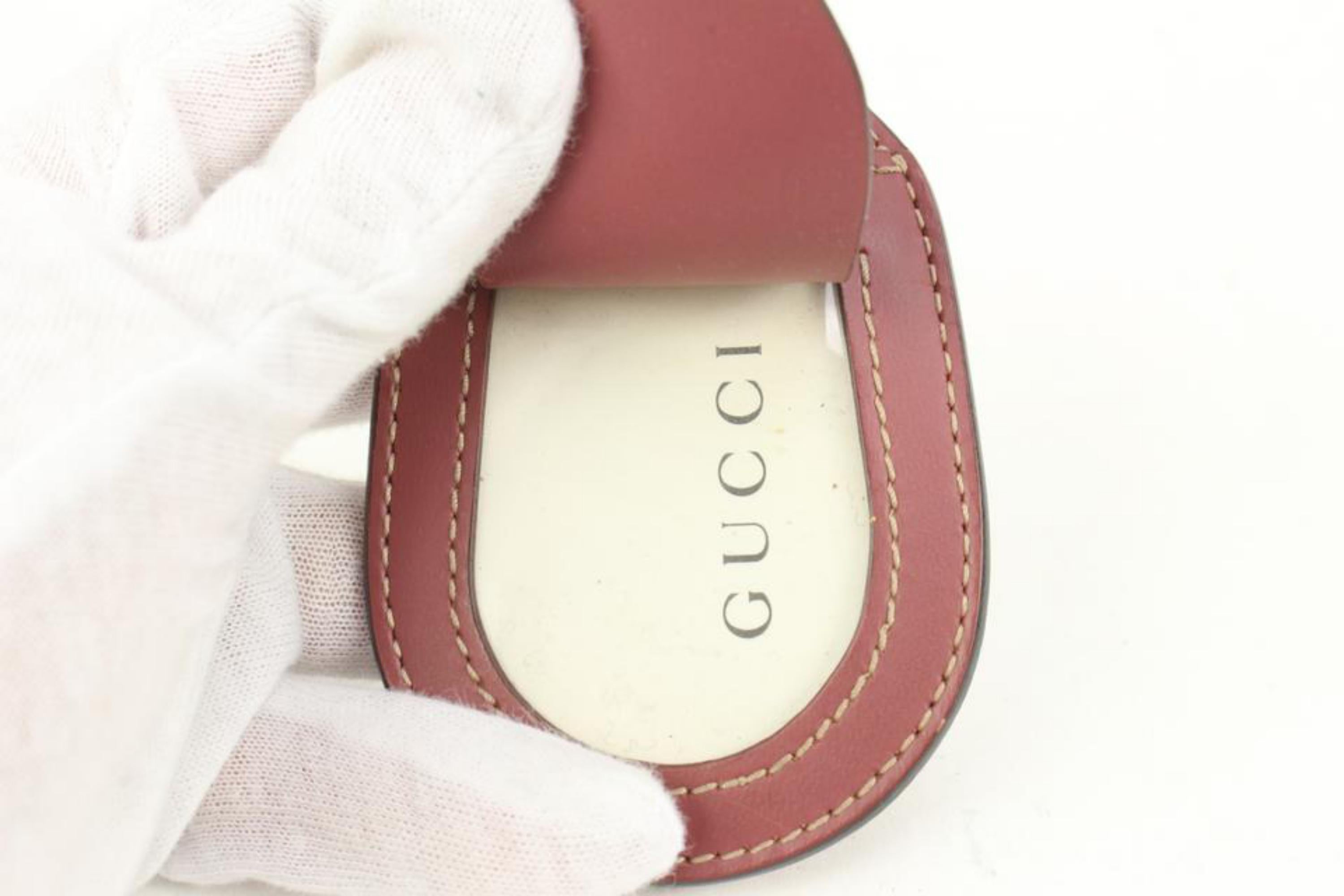 Gucci - Breloque de sac à main clochette en cuir mauve avec étiquette de bagage 20g427 Excellent état - En vente à Dix hills, NY