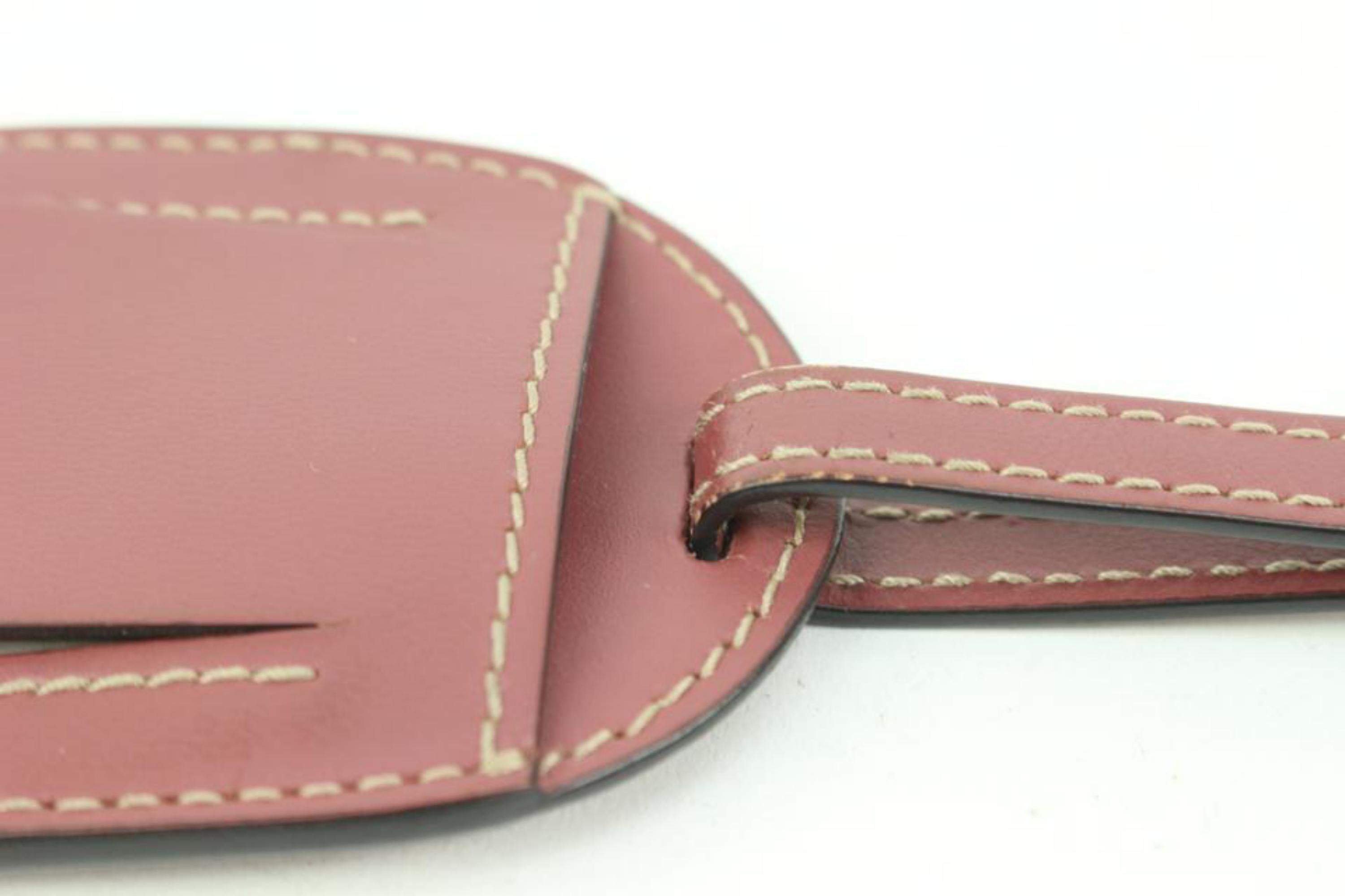 Gucci - Breloque de sac à main clochette en cuir mauve avec étiquette de bagage 20g427 en vente 1
