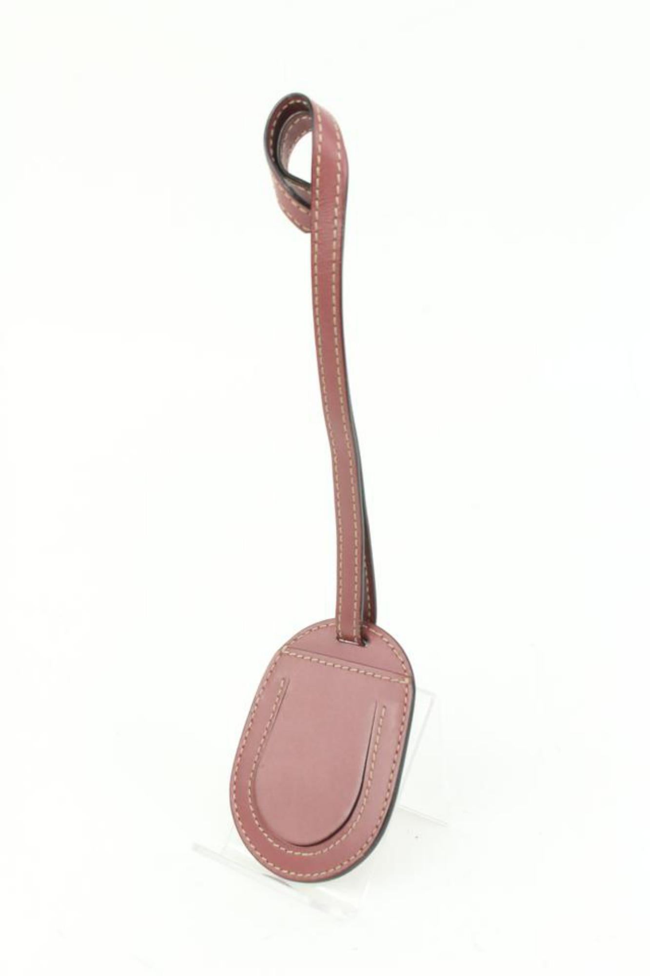 Gucci - Breloque de sac à main clochette en cuir mauve avec étiquette de bagage 20g427 en vente 4