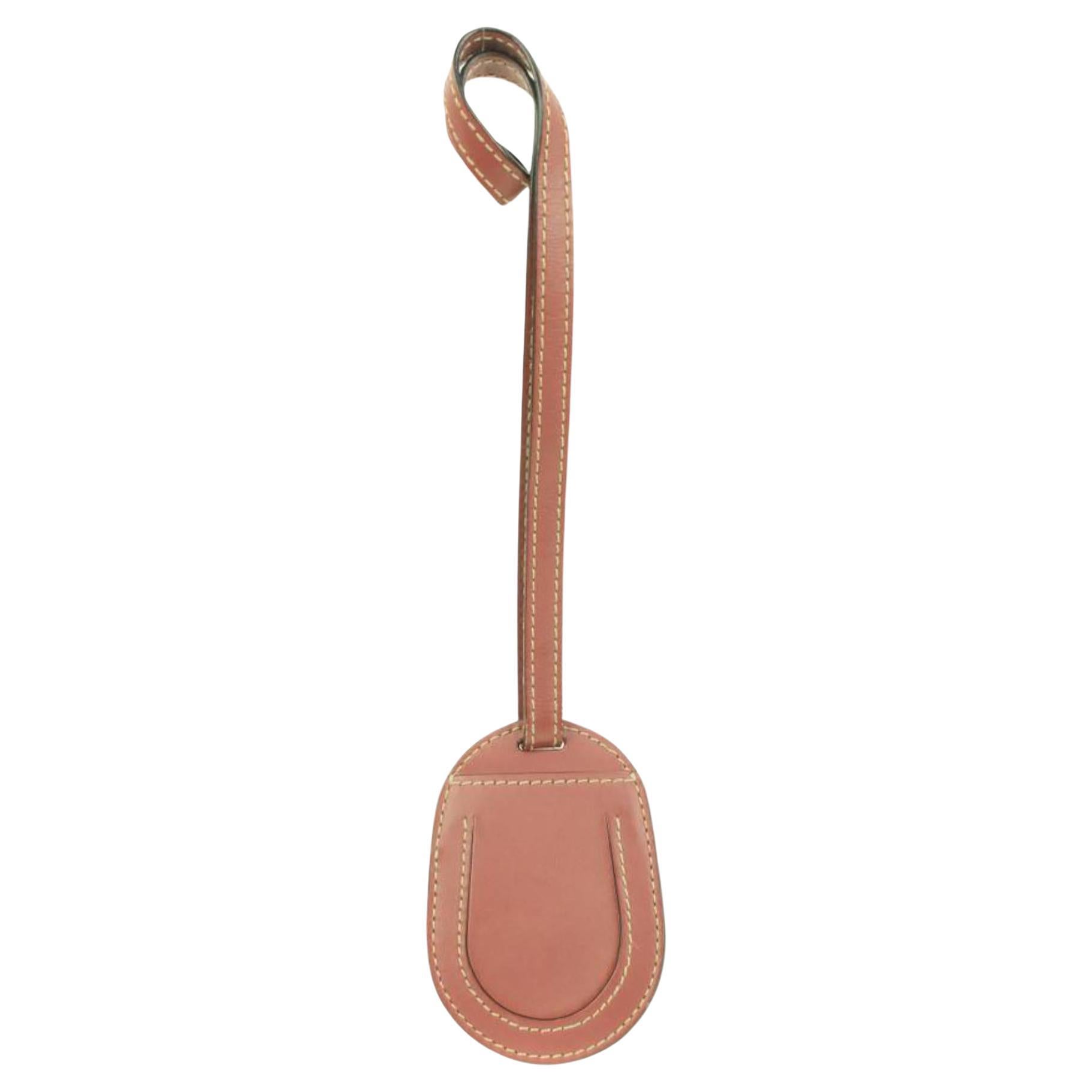 Gucci - Breloque de sac à main clochette en cuir mauve avec étiquette de bagage 20g427 en vente