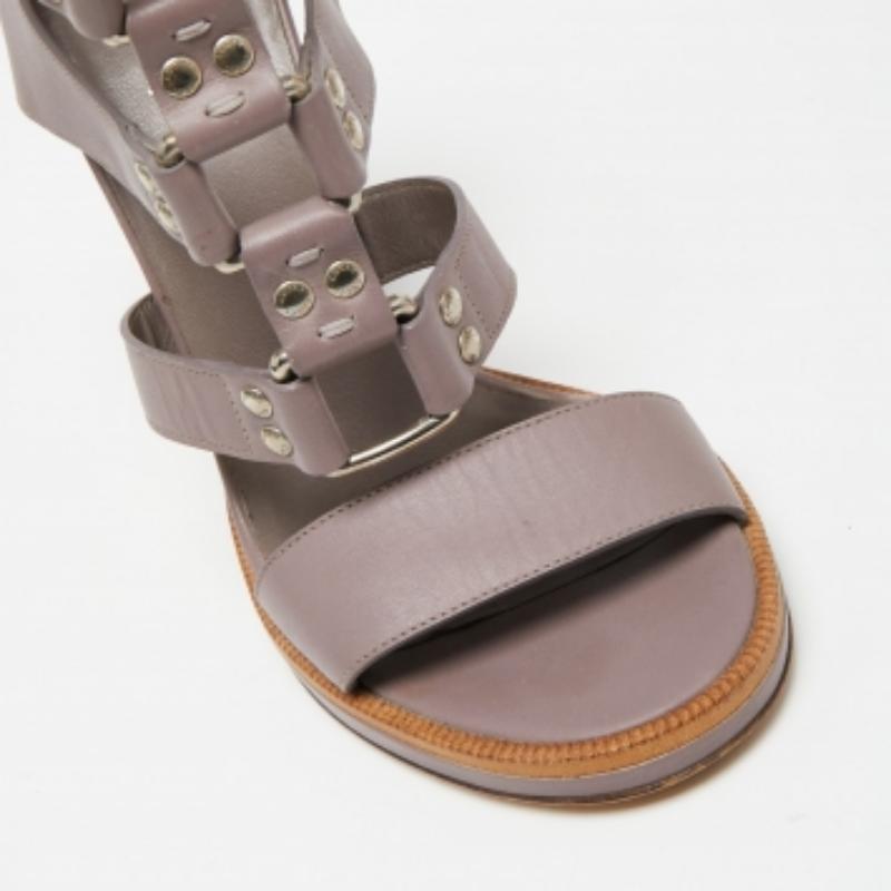 Women's Gucci Mauve Leather Studded Gladiator Sandals Size 37.5 For Sale