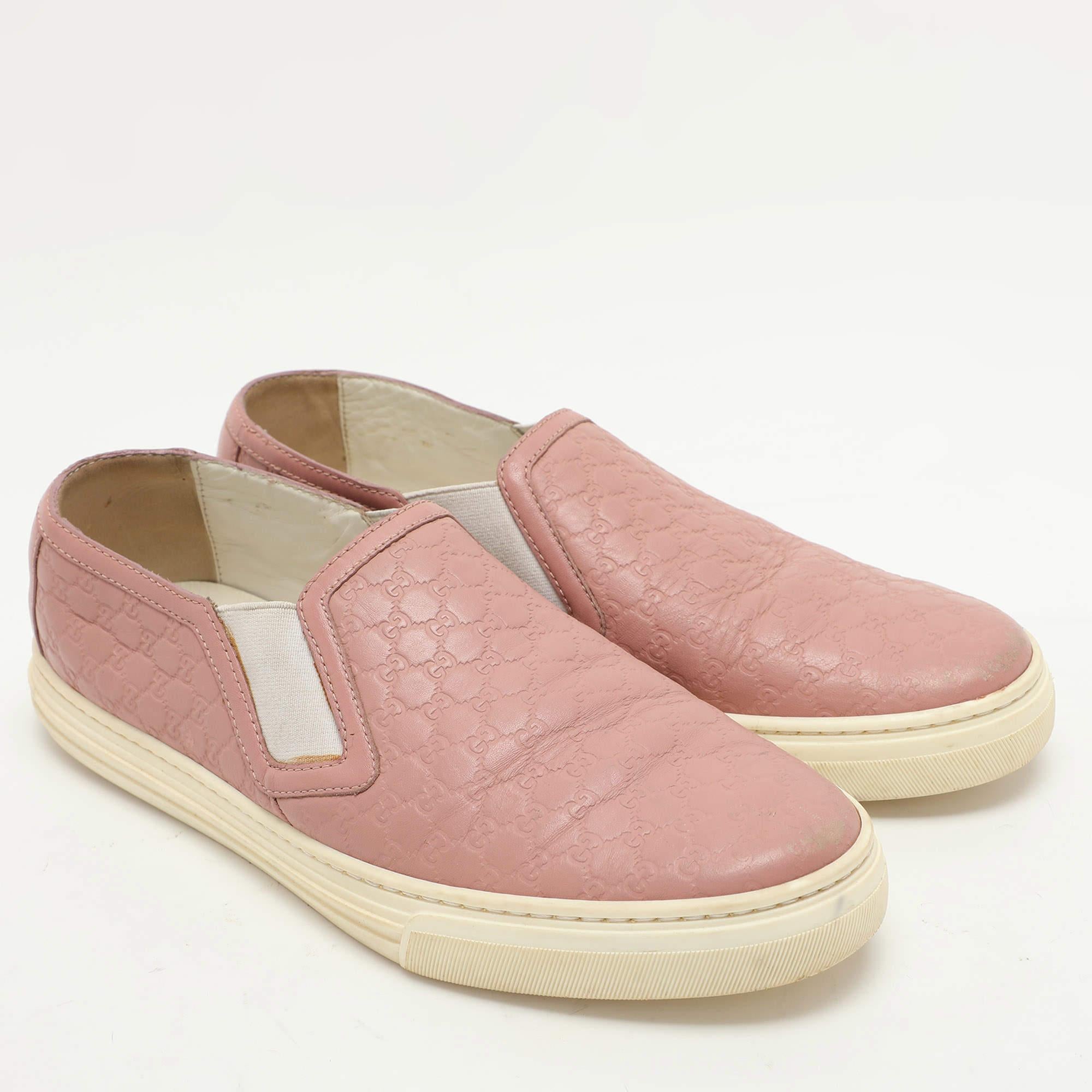 Gucci, scarpe da ginnastica in pelle microgucciata color malva, misura 37,5 In condizioni buone in vendita a Dubai, Al Qouz 2