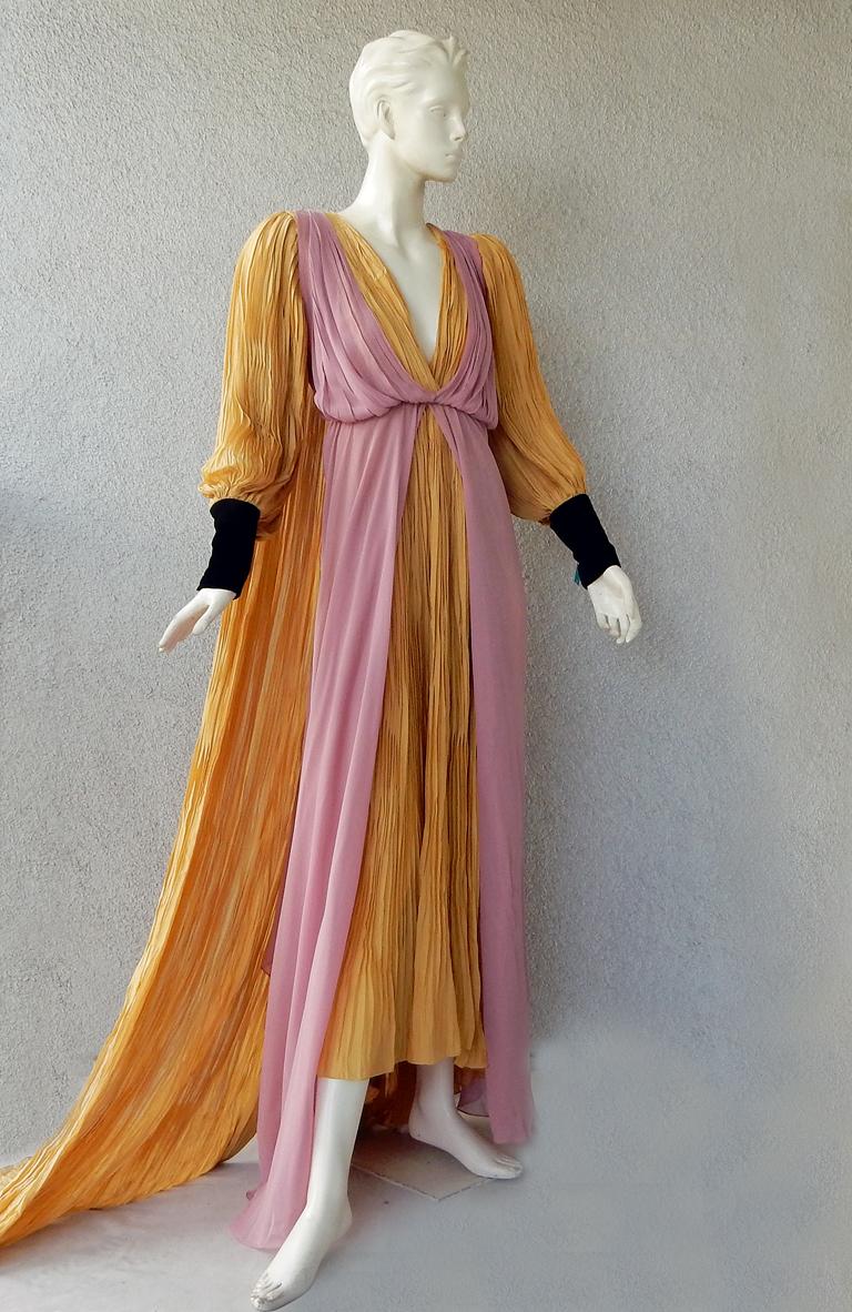 Gucci Medieval-inspiriertes Kleid aus Seide mit Taschentuchsaum und Taschentuchsaum im Zustand „Neu“ im Angebot in Los Angeles, CA