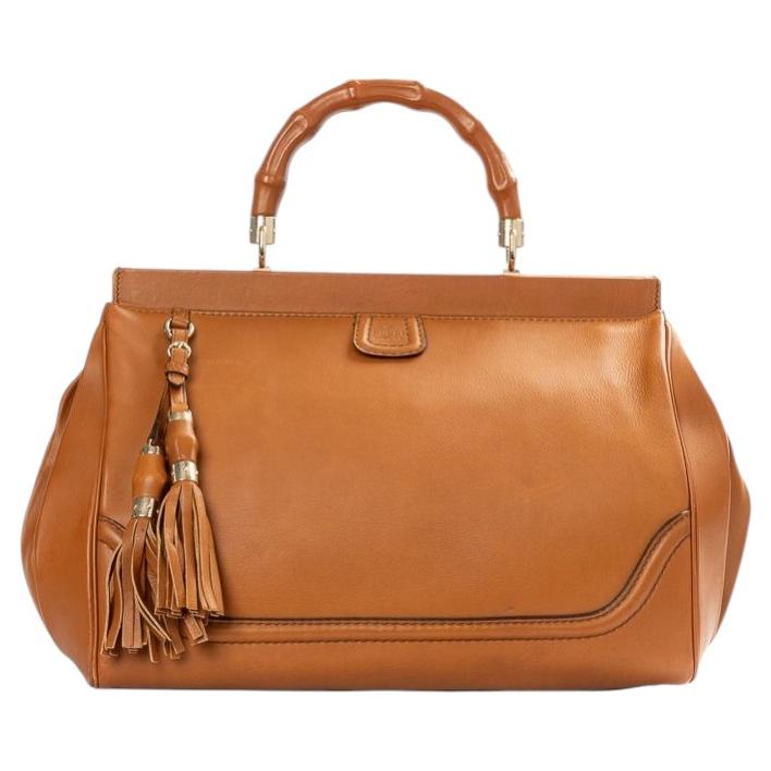 Sac à main moyen unisexe Gucci en cuir de veau et bambou audacieux en vente