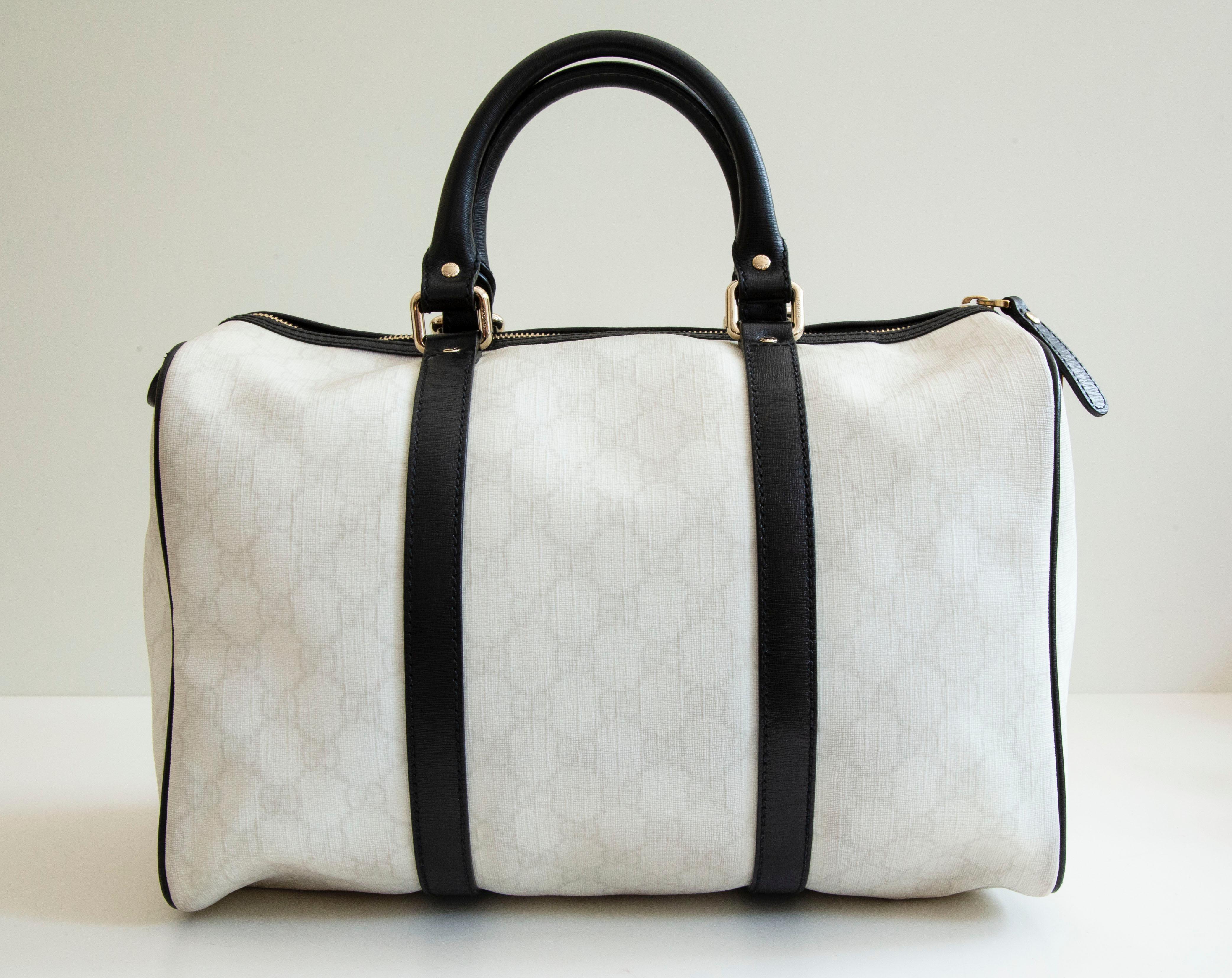 Gucci Medium Joy Boston Bag in White GG Coated Canvas & Black Leather Trim In Good Condition For Sale In Arnhem, NL