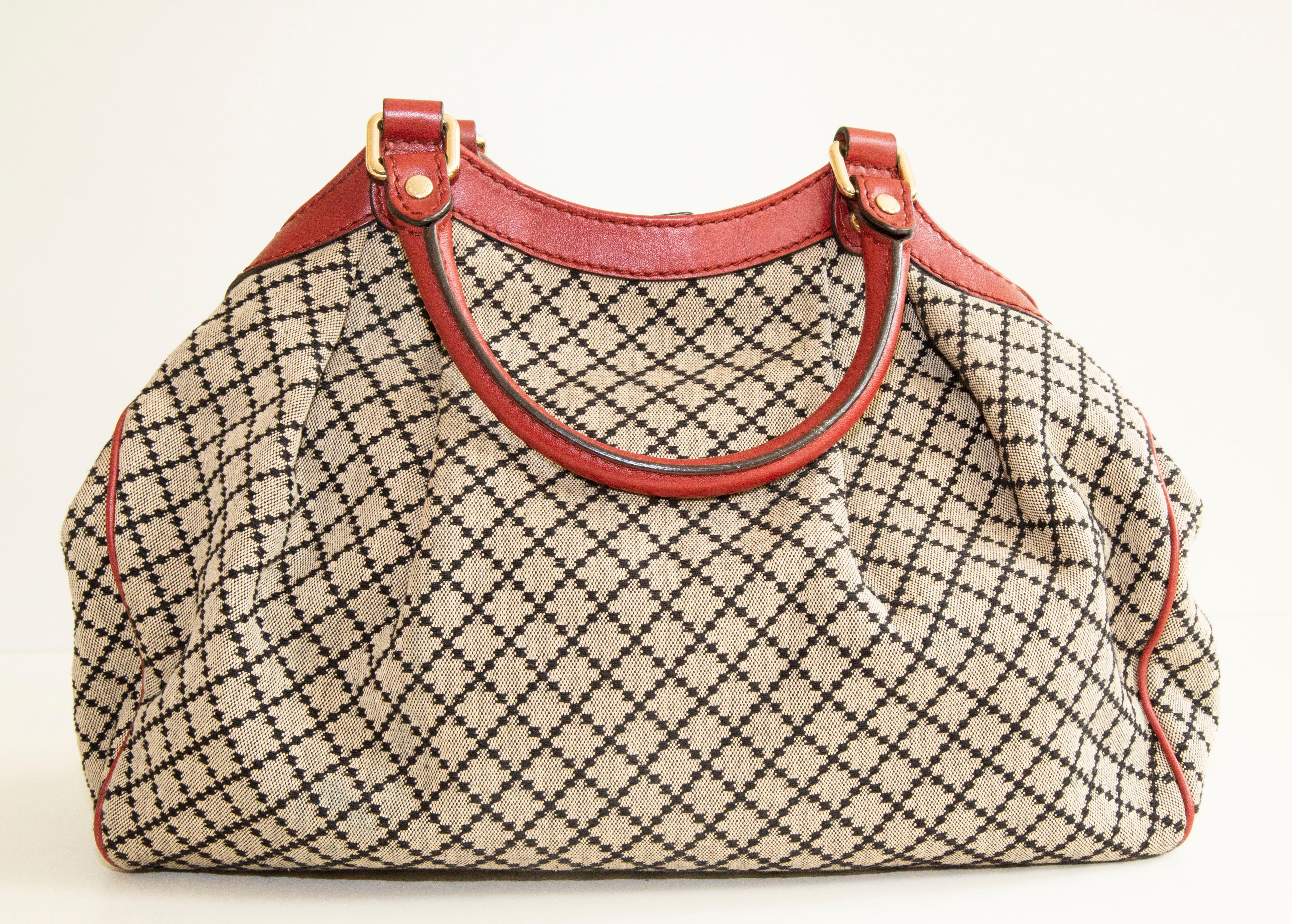 Gucci Medium Sukey in Diamante Canvas and Red Leather Handbag In Excellent Condition In Arnhem, NL