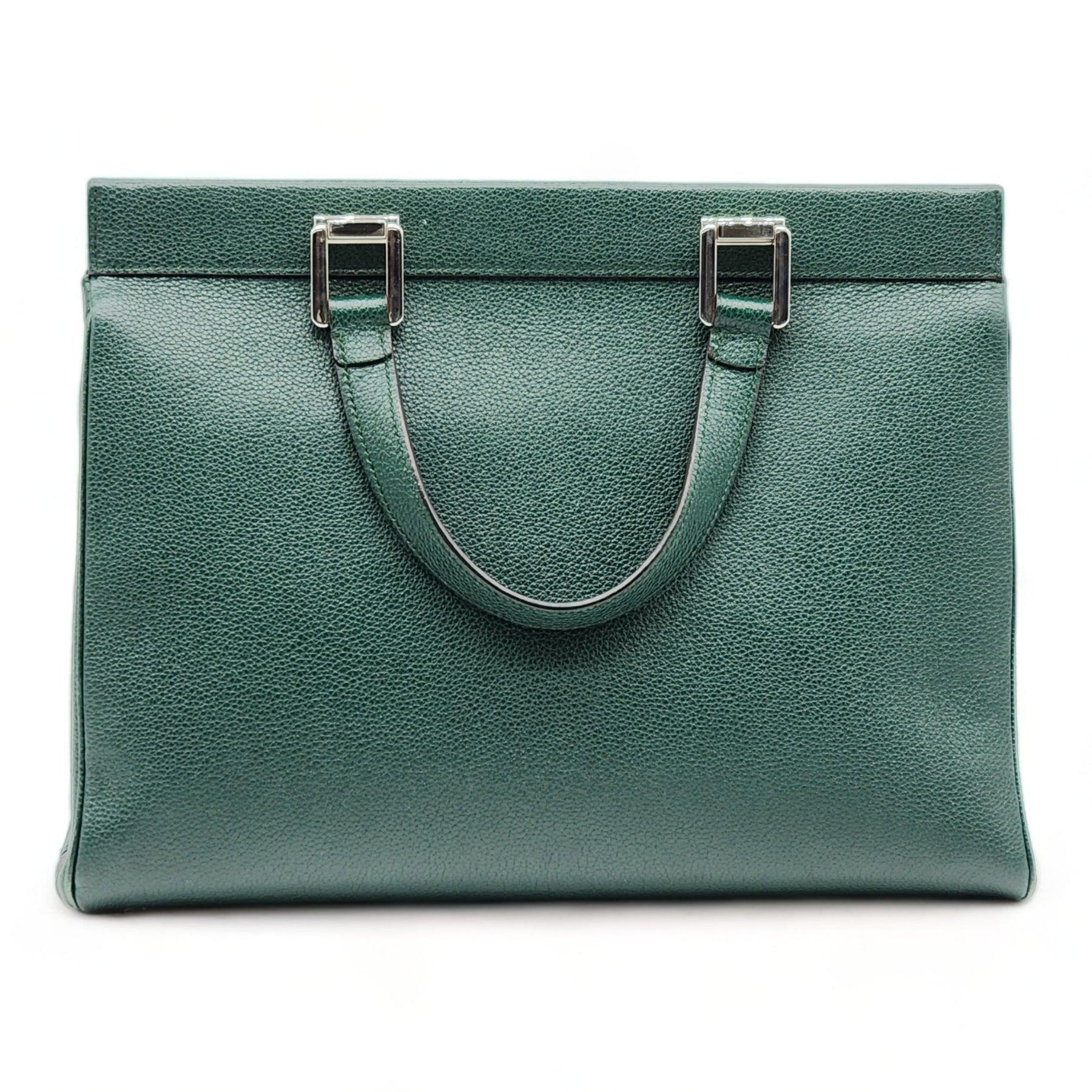 Gucci Medium Zumi Top Handle Bag in Green. Gently used.

Additional information:
Color: Green
Country: Italy
Dimension: 13