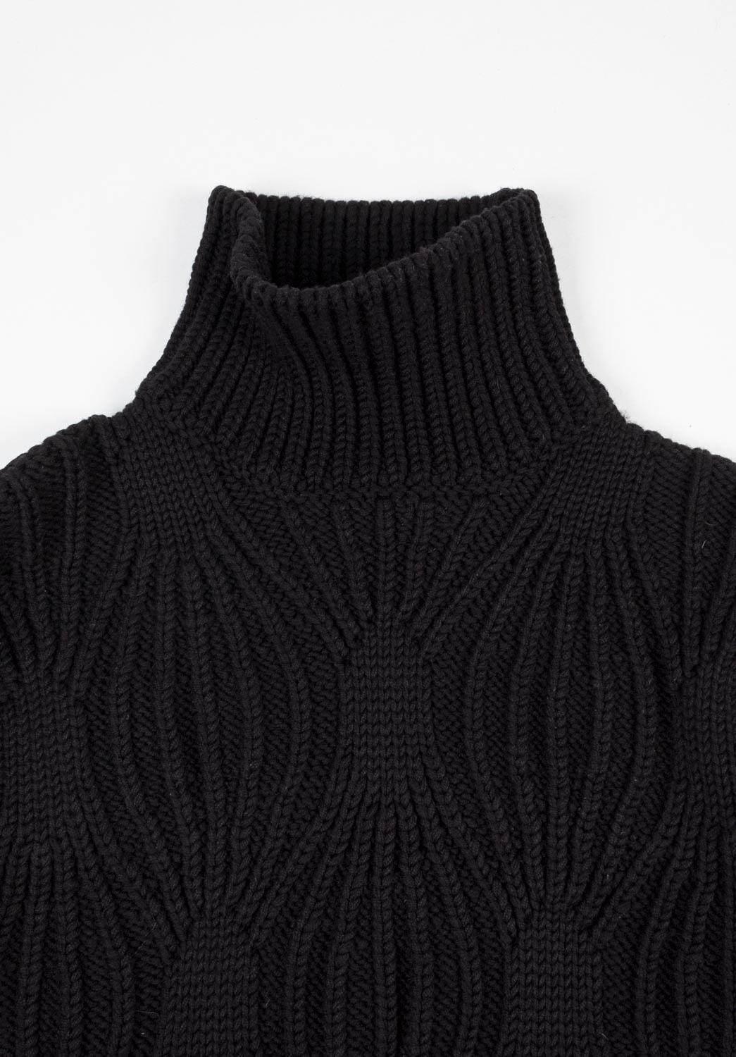 100% genuine Gucci Men Sweater, S785, ASH9
Color: Black
(An actual color may a bit vary due to individual computer screen interpretation)
Material: wool
Tag size: M
This sweater is great quality item. Rate 9 of 10, excellent condition.
Actual 