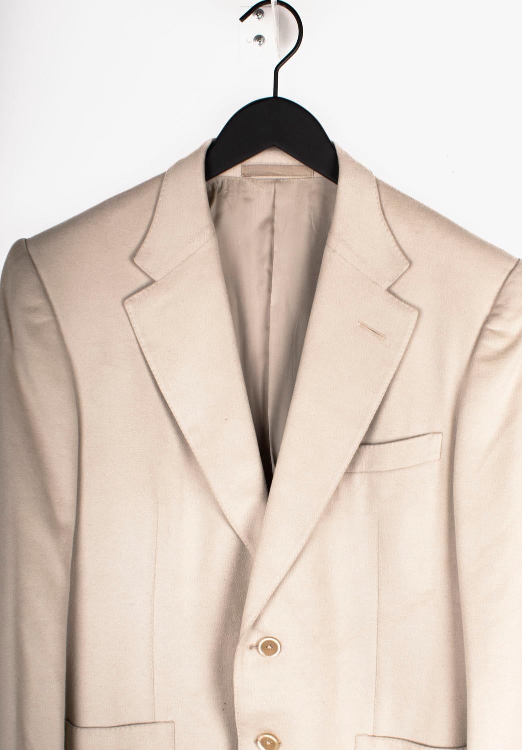 Check my other listings. Have many more designer clothes for sale. Open to any offers.
Item for sale is 100% genuine Gucci Casual Soft Blazer Men Jacket, VINU0
Color: cream
(An actual color may a bit vary due to individual computer screen