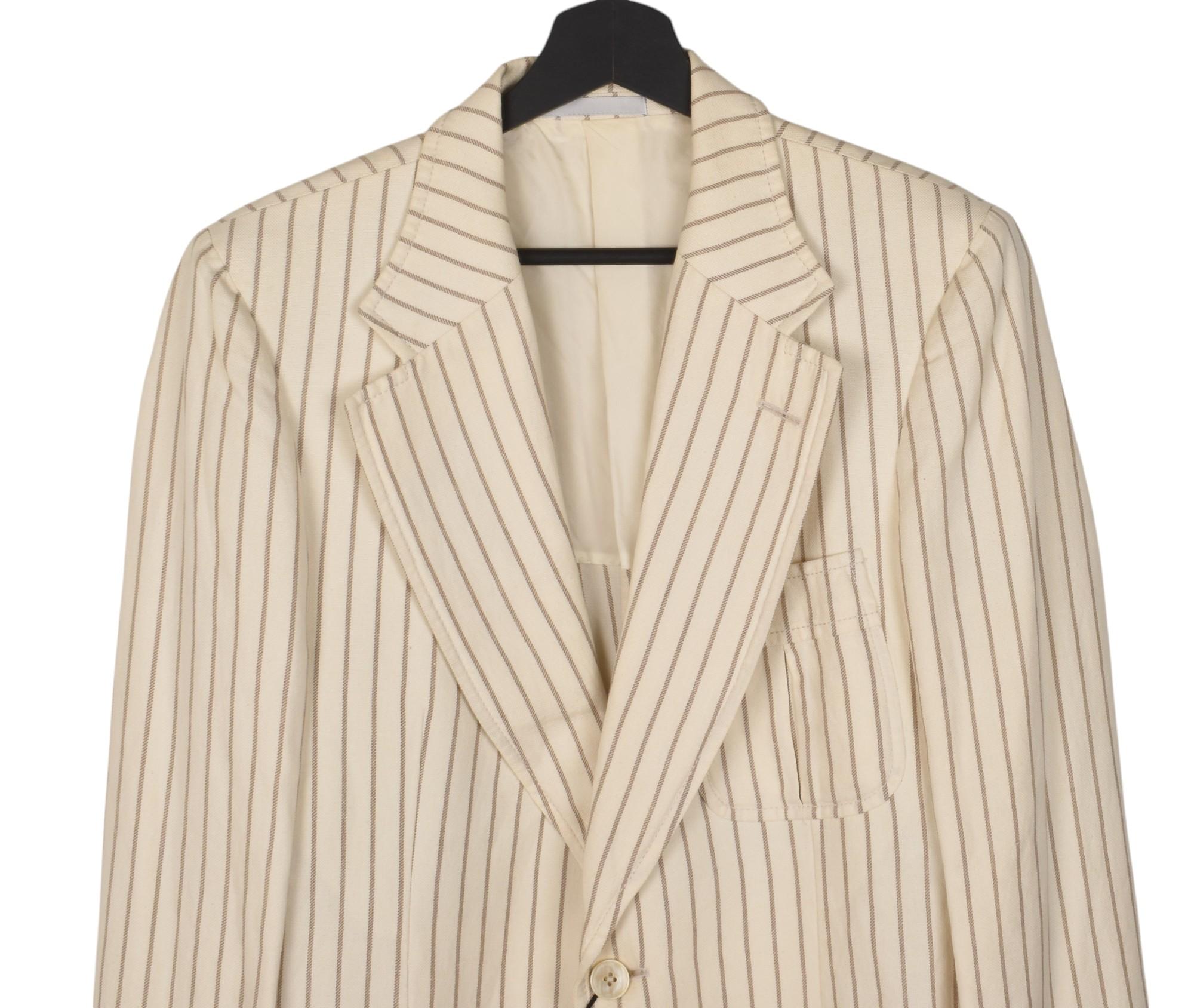 Compruebe mis otros listados. Tiene a la venta mucha más ropa de diseño. Abierto a cualquier oferta.
El artículo en venta es 100% auténtico Chaqueta Gucci Slim Fit Blazer Striped Hombre, S1425, ASH8, 662g
Color: crema a rayas
(El color real puede