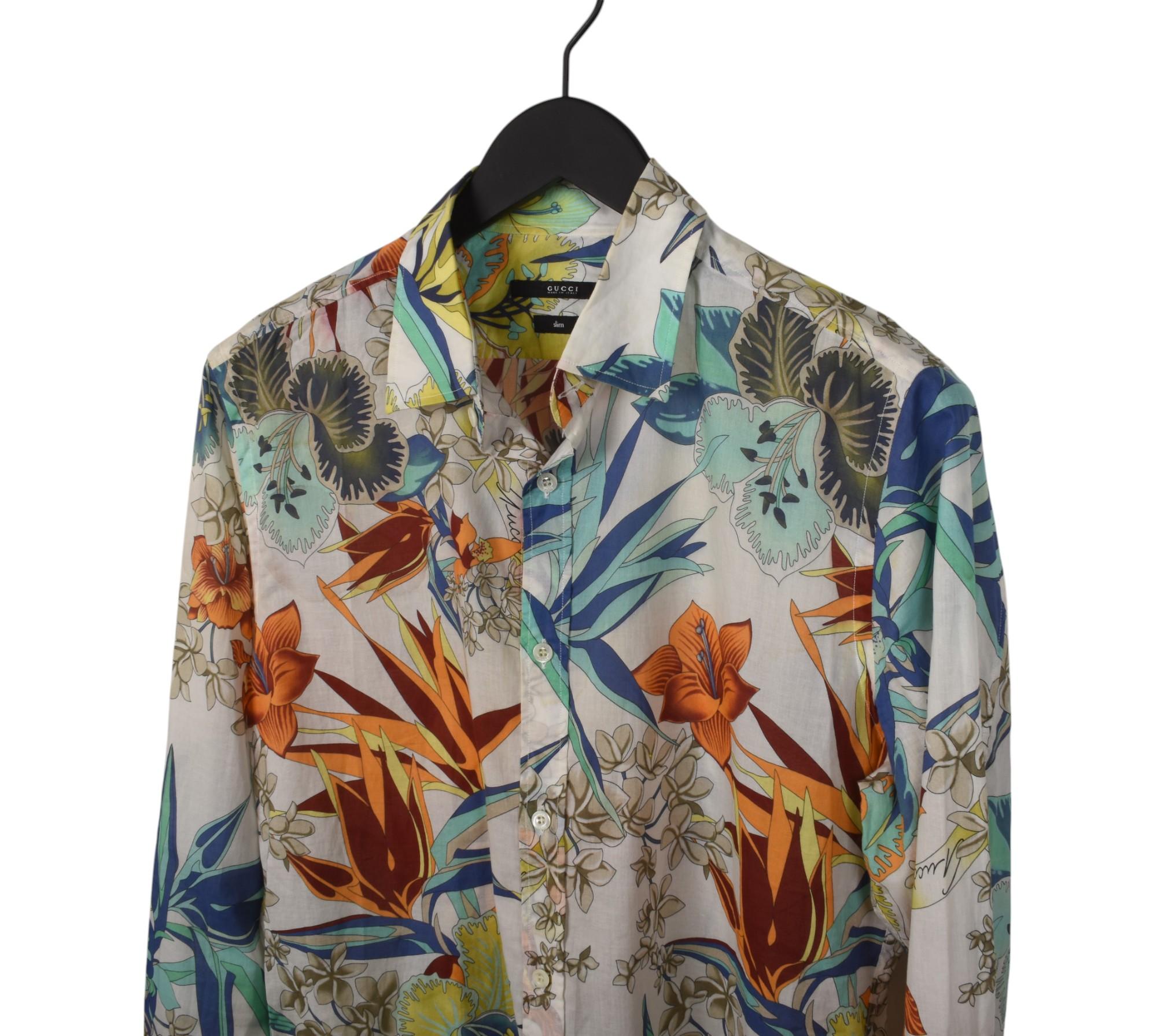 Compruebe mis otros listados. Tiene a la venta mucha más ropa de diseño. Abierto a cualquier oferta.
Artículo en venta 100% auténtico Camisa Gucci Floral Slim Hombre, S1468, SHE7
Color: múltiple
(El color real puede variar un poco debido a la