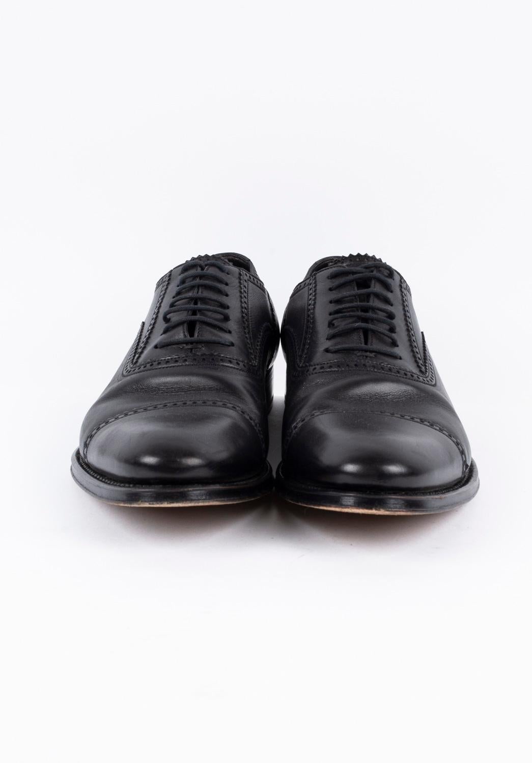 Controlla le mie altre inserzioni. Ho molti altri abiti firmati in vendita. Aperto a qualsiasi offerta.
L'articolo in vendita è 100% autentico Gucci Uomo Debries, S1234, SE7
Colore: nero
(Il colore effettivo può variare leggermente a causa