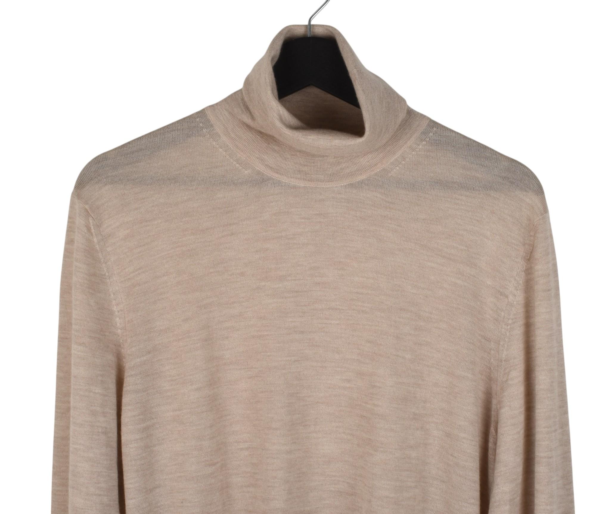 Consultez mes autres annonces. A beaucoup d'autres vêtements de marque à vendre. Ouvert à toutes les offres.
L'article mis en vente est 100% authentique Gucci turtleneck Men Sweater, S1363, PE9
Couleur : beige
(La couleur réelle peut varier