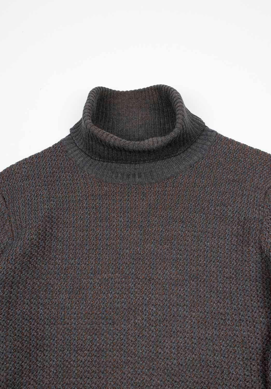 Consultez mes autres annonces. A beaucoup d'autres vêtements de marque à vendre. Ouvert à toutes les offres.
L'article mis en vente est 100% authentique Gucci Men Turtleneck, S1207, SE5
Couleur : gris
(La couleur réelle peut varier légèrement en