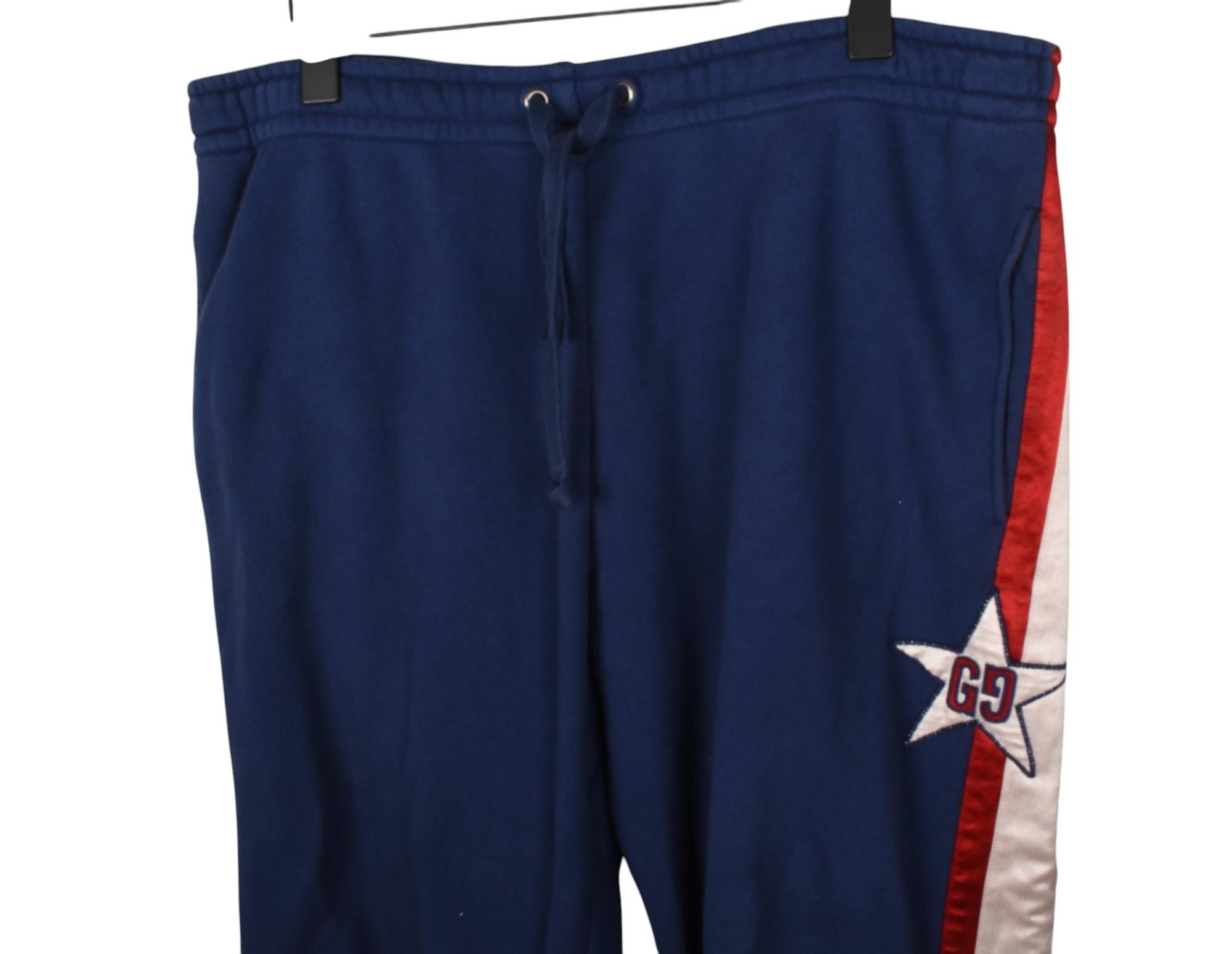 Consultez mes autres annonces. A beaucoup d'autres vêtements de marque à vendre. Ouvert à toutes les offres.
L'article mis en vente est 100% authentique Gucci Men Sweatpants Men, S1387, SE4
Couleur : bleu/rouge
(La couleur réelle peut varier