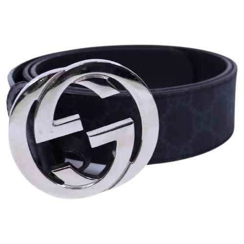 How should a Gucci belt fit?