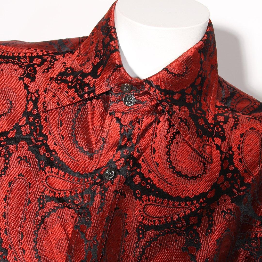 Men's paisley shirt by Tom Ford for Gucci
Fall/Winter 1997 RTW collection
Paisley long sleeve top
Red and black
Button-front closures
Long sleeves
Pointed collar
Button cuff closures
100% Silk 
Made in Italy
Condition: Excellent, little to no