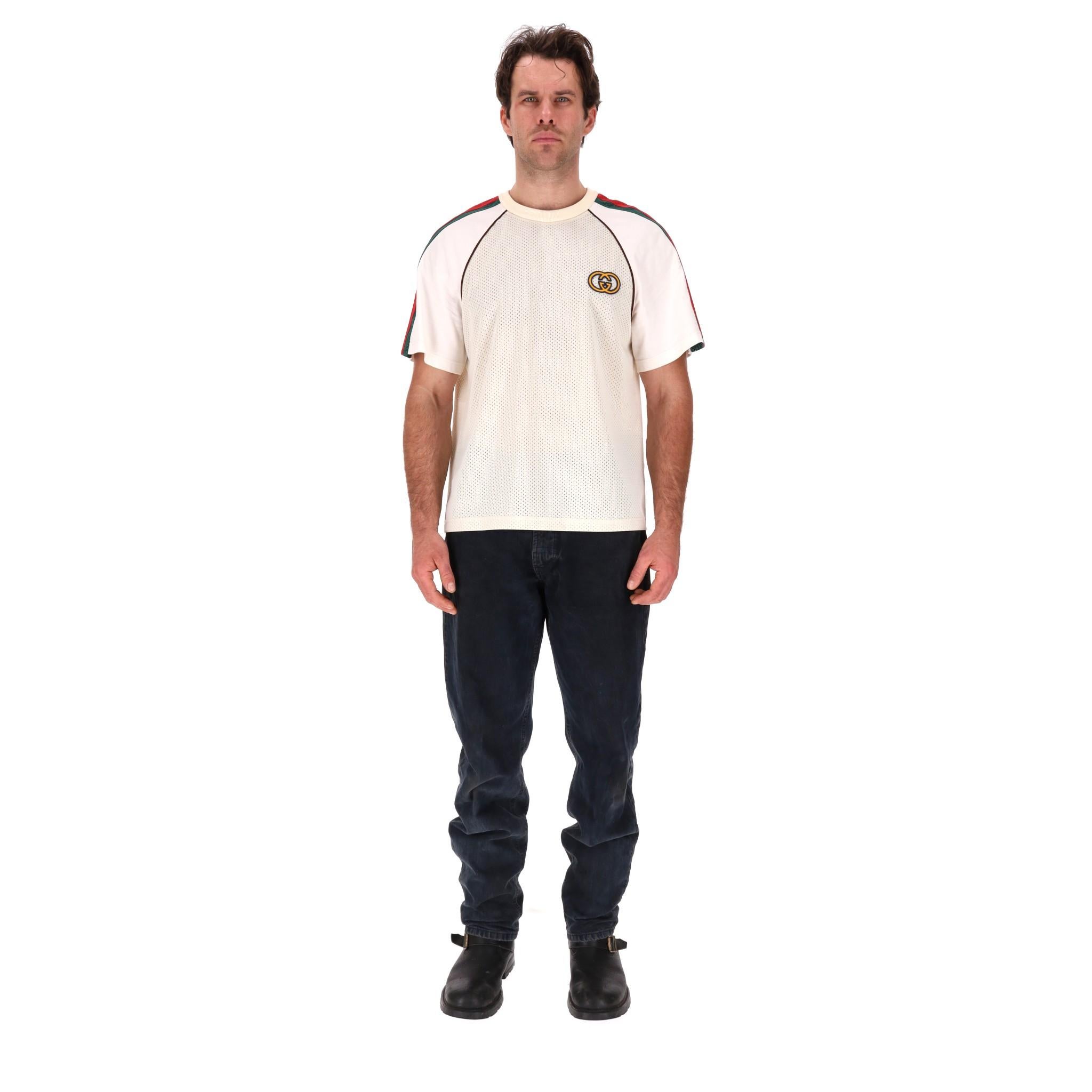 Gucci Mesh Logo G T-Shirt

Cream/ivory coloured top with iconic Web stripe in green and red to the shoulders,� 

'GG' logo to chest,

Size - M

Condition - Very Good

Composition - 100% Cotton, 100% Polyester