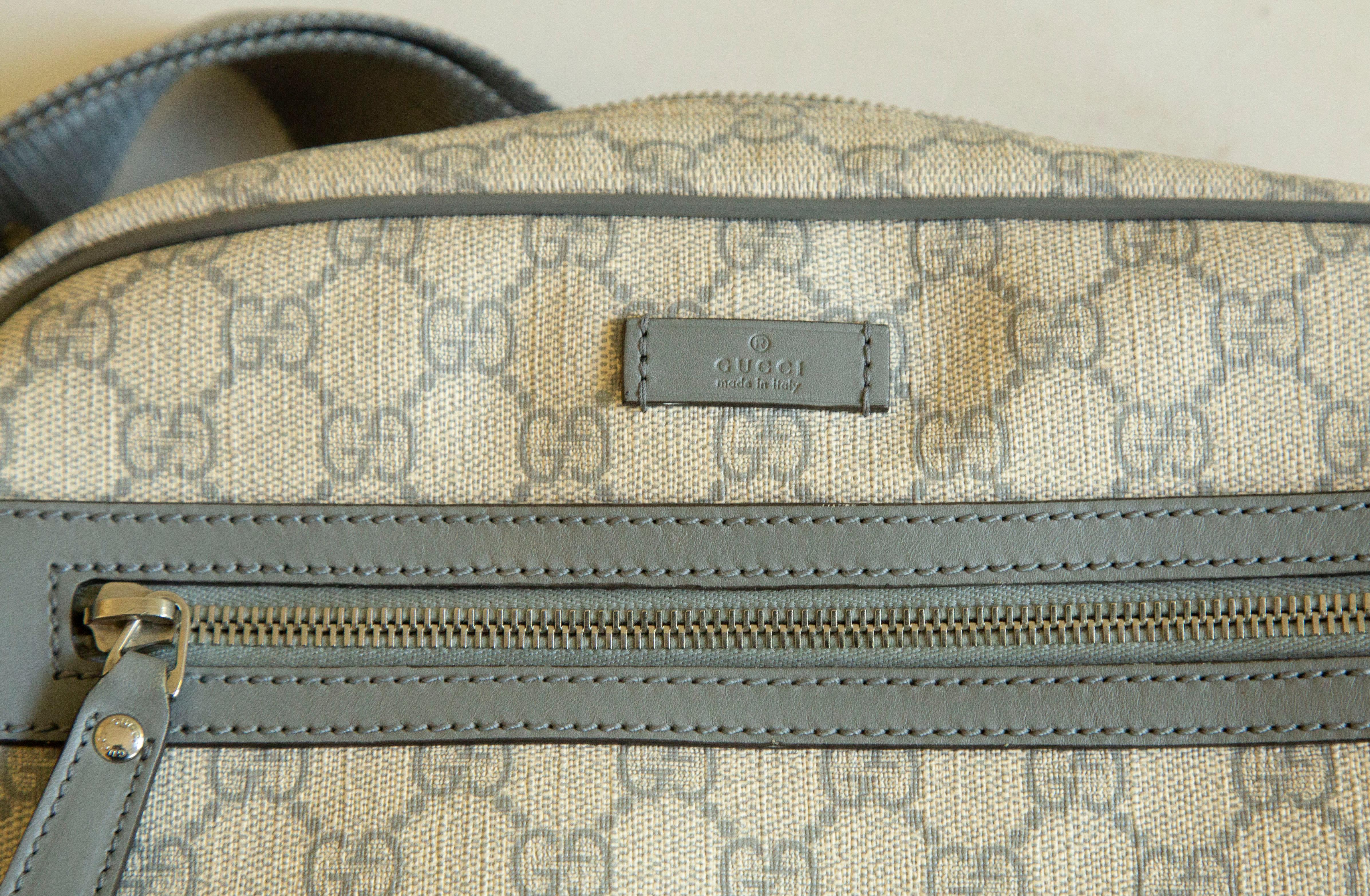 Gucci Messenger Bag Grau GG aus beschichtetem Segeltuch im Angebot 8