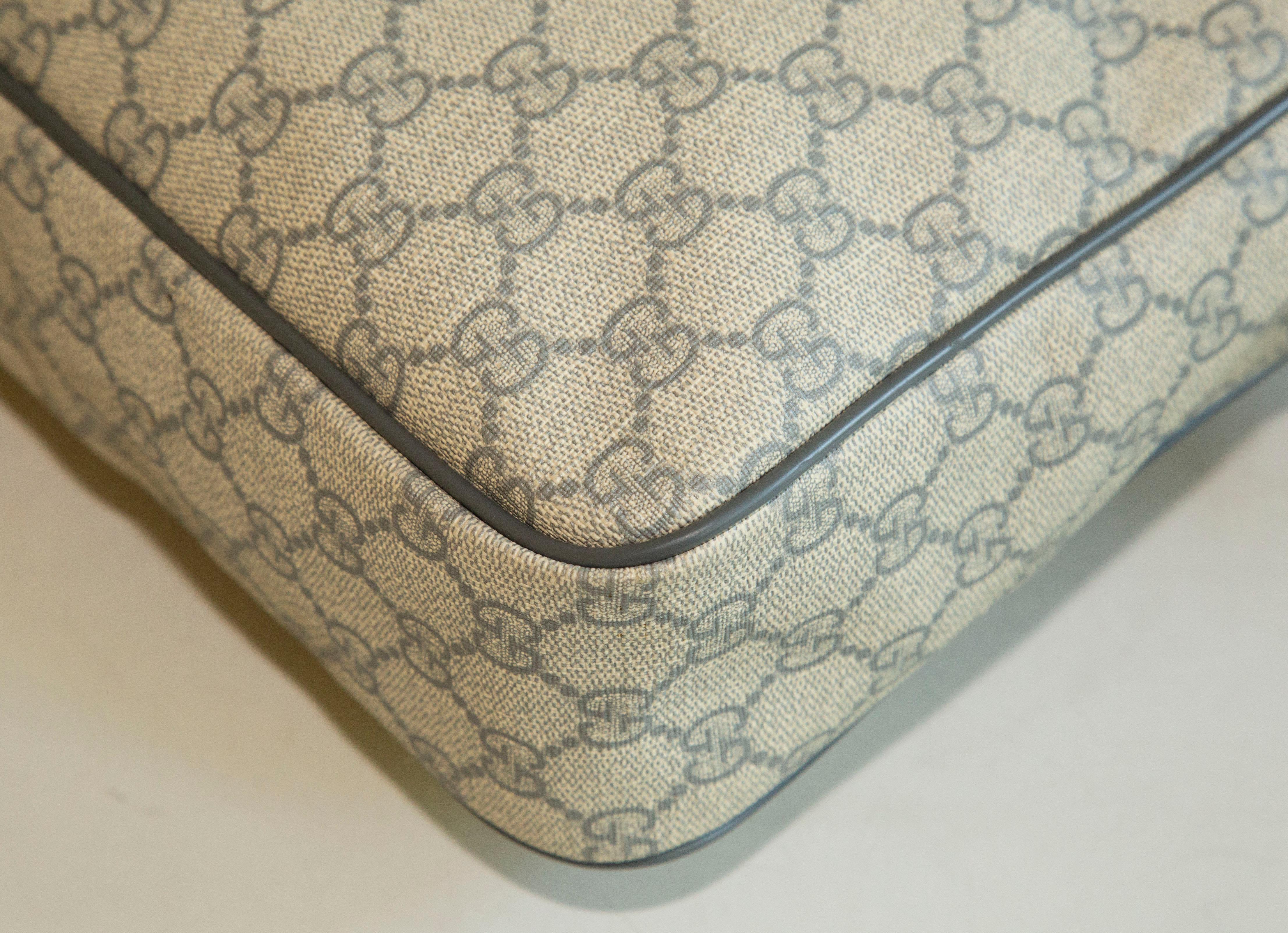 Gucci Messenger Bag Grau GG aus beschichtetem Segeltuch im Angebot 12