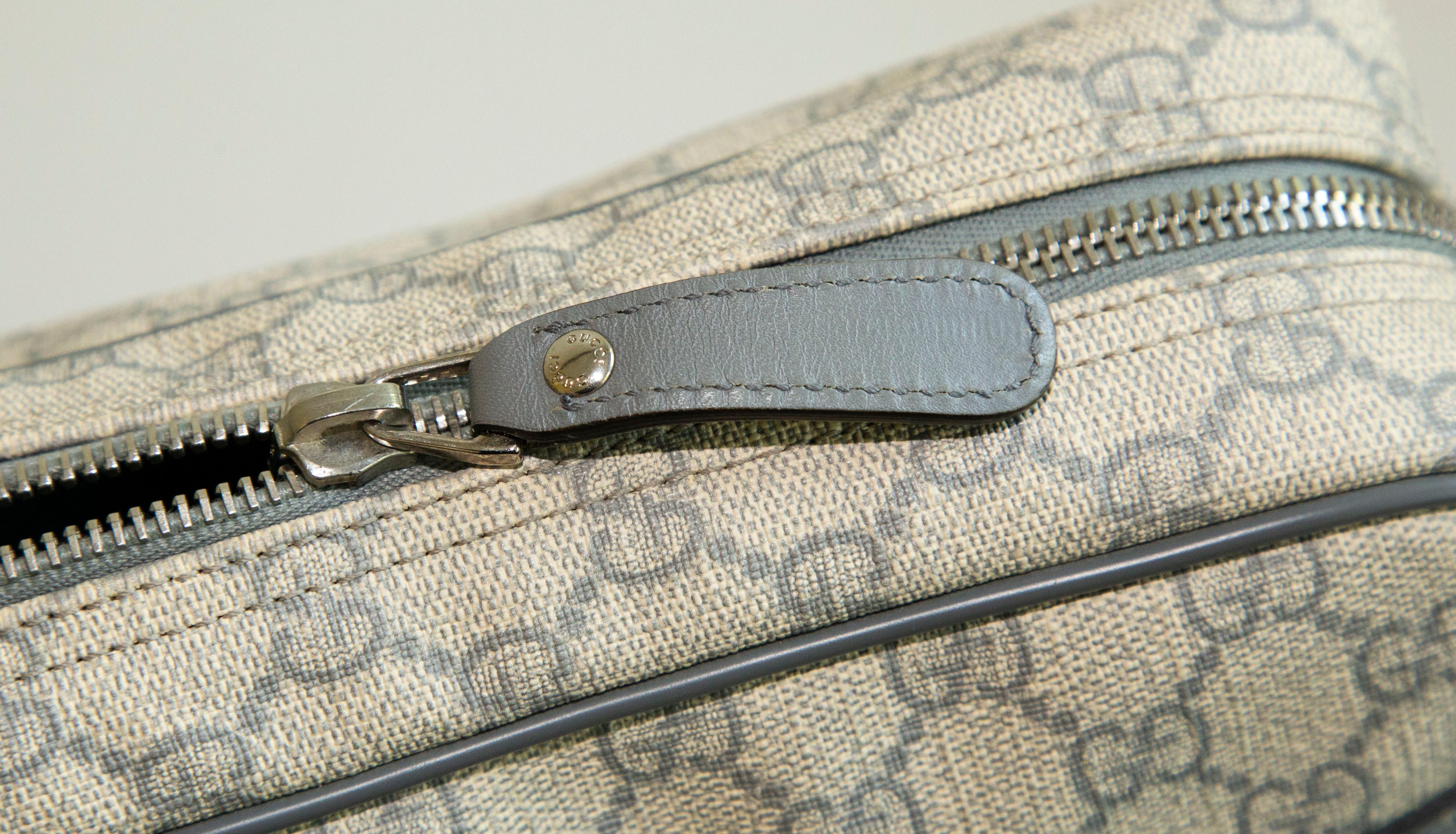 Gucci Messenger Bag Grau GG aus beschichtetem Segeltuch im Angebot 3