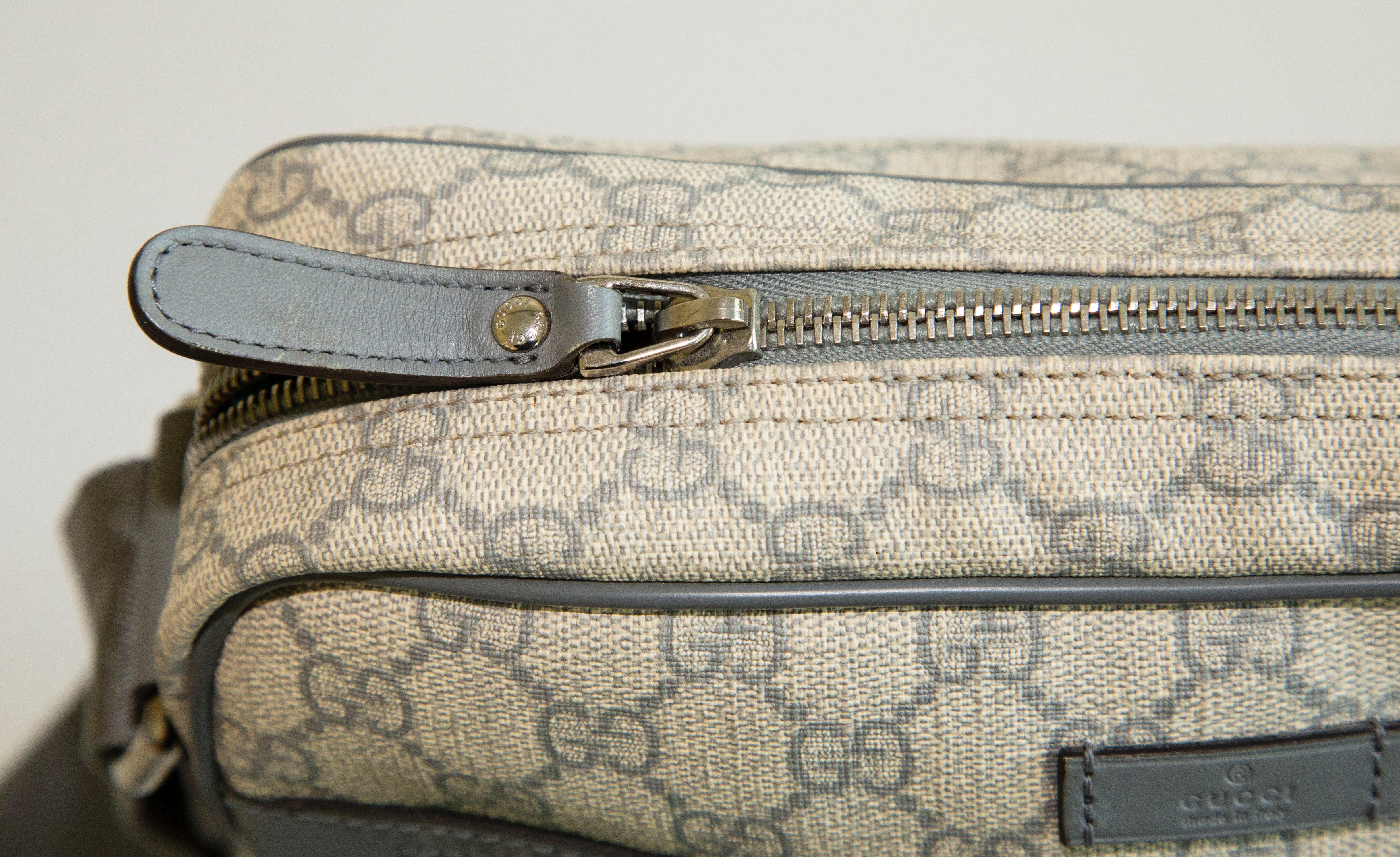Gucci Messenger Bag Grau GG aus beschichtetem Segeltuch im Angebot 4