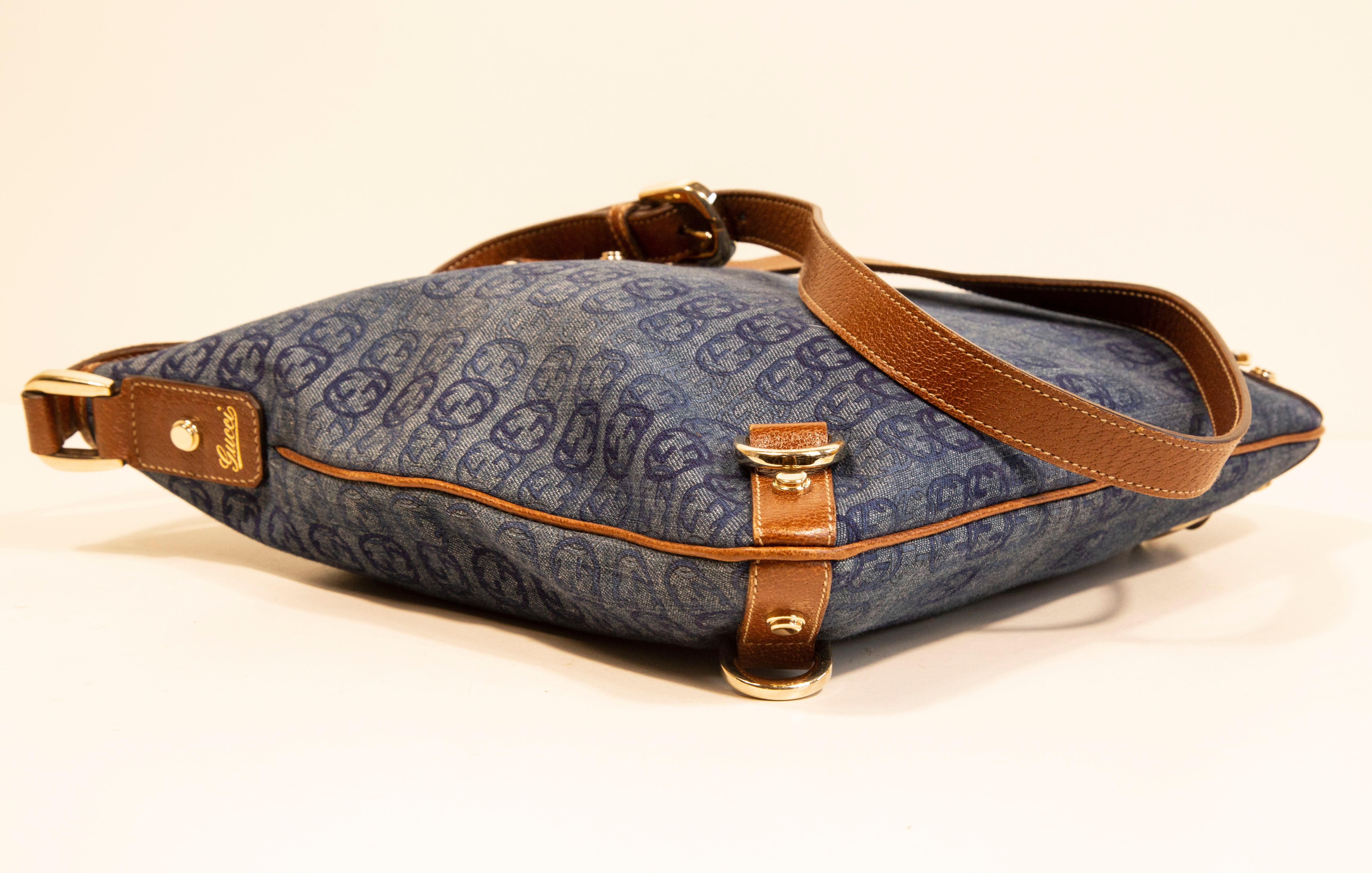 Gucci Messenger Mag in Blue canvas/Jeans with interlocking GG Pattern For Sale 5