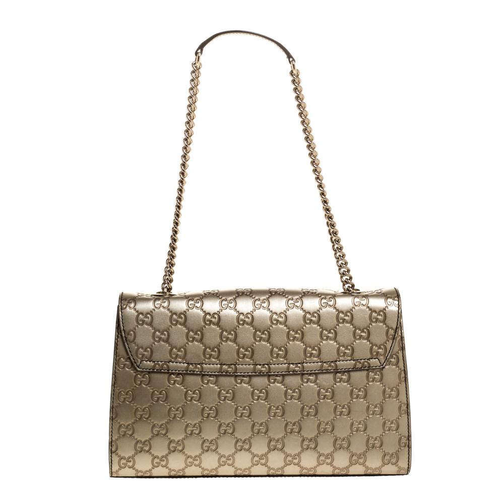 Gucci handbags are not only well-crafted but they are also coveted because of their high appeal. This Emily Chain shoulder bag, like all of Gucci's creations, is fabulous and closet-worthy. It has been crafted from Guccissima leather and styled with