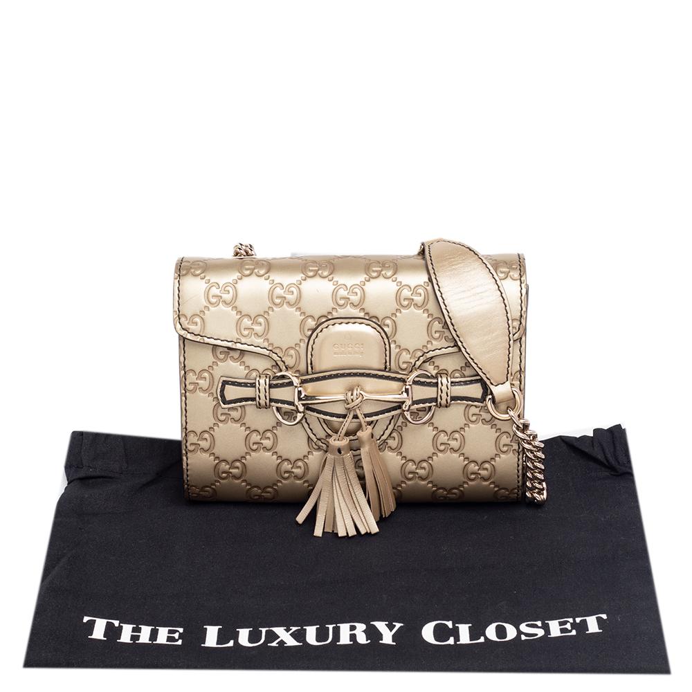 Gucci's handbags are not only well-crafted but are also coveted because of their high appeal. This Emily crossbody bag, like all of Gucci's creations, is closet-worthy. It has been crafted from Guccissima leather and styled with a flap that leads
