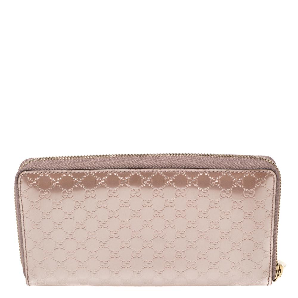 Stacked with signature details of the House, this wallet from Gucci is sure to offer you unmatched style and functionality. It has been made using metallic beige Microguccissima glossy leather on the exterior and comes with a zip-around feature. It
