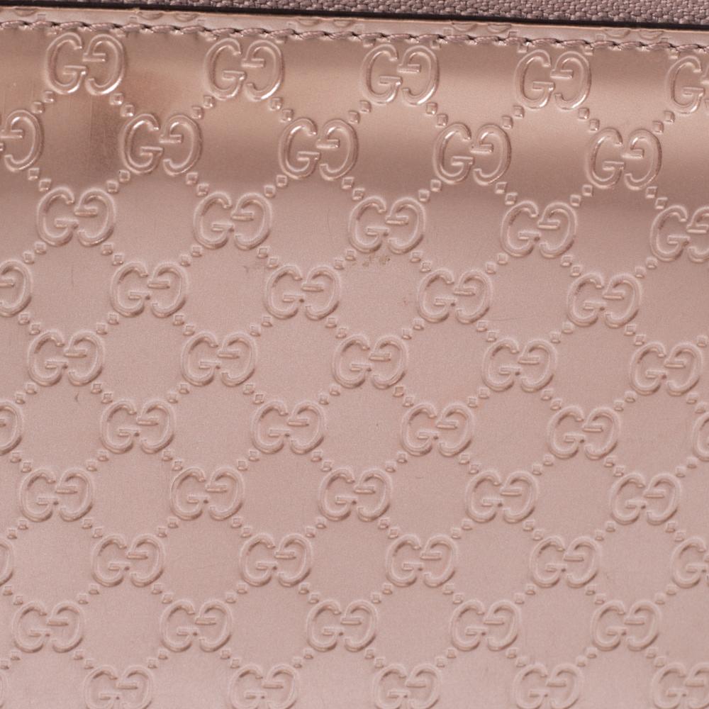 Gucci Metallic Beige Microguccissima Glossy Leather Zip Around Wallet In Good Condition In Dubai, Al Qouz 2