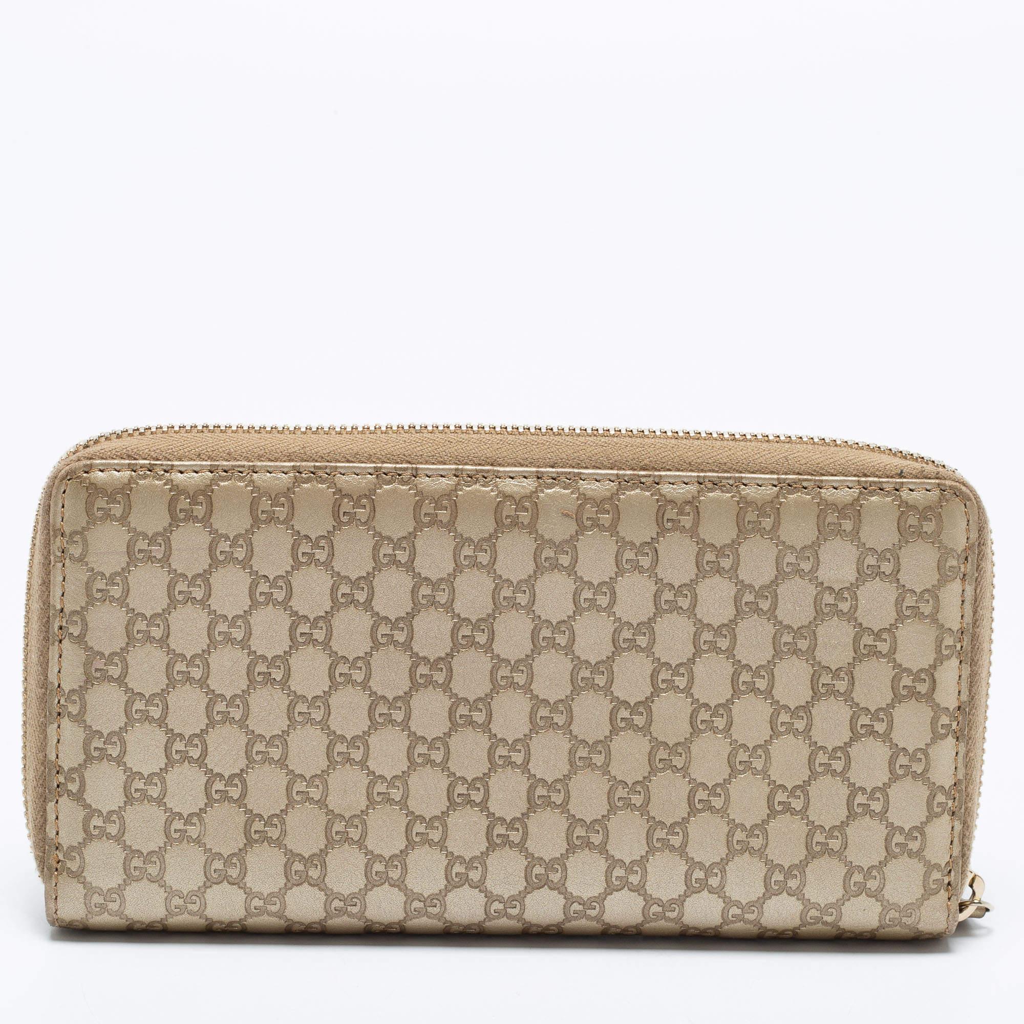 Store your monetary essentials hassle-free in this wallet from Gucci. Durable and sophisticated, it is crafted from microguccissima leather in a metallic beige shade. The zip-around closure secures multiple compartments, and the front is adorned