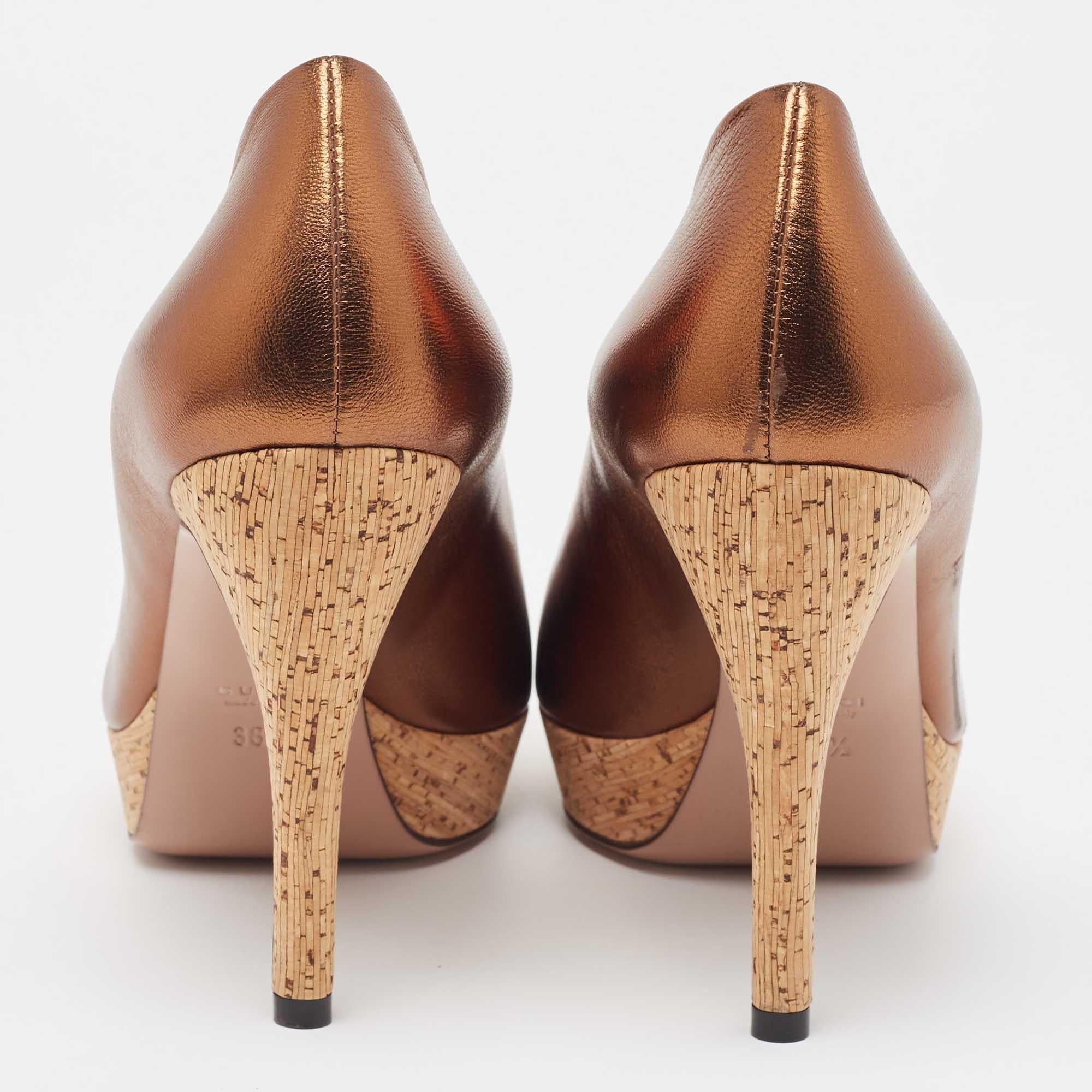 Donna Gucci, pelle metallizzata bronzo, punta aperta con plateau, taglia 38.5