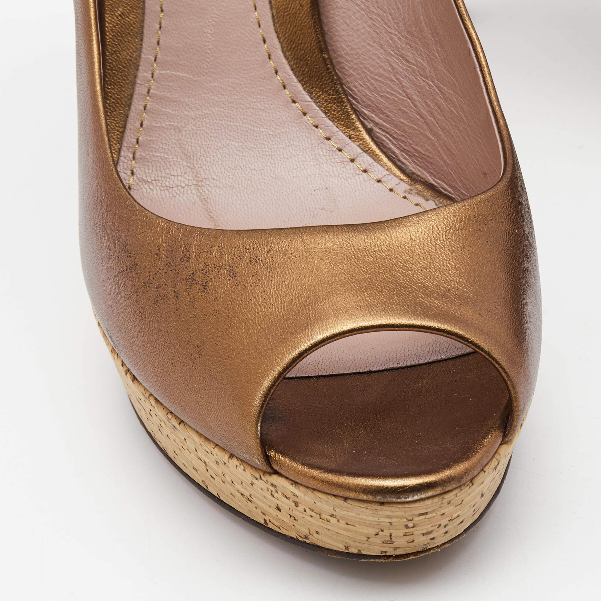 Gucci Metallic Bronze Leather Peep Toe Platform Pumps Size 39 For Sale 5