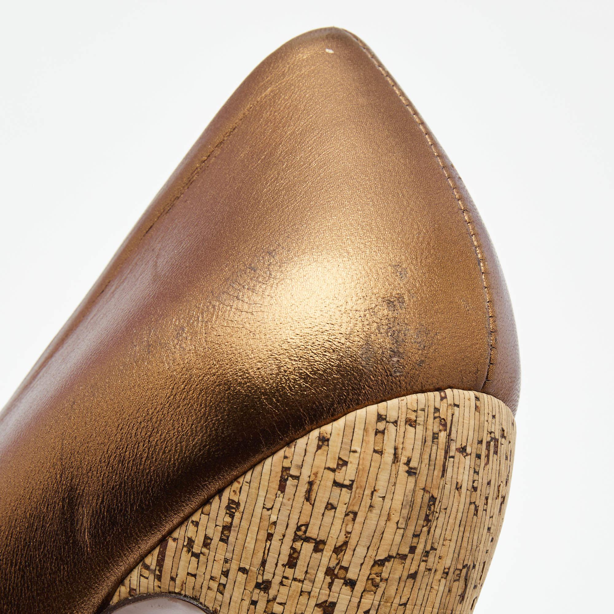 Gucci Metallic Bronze Leather Peep Toe Platform Pumps Size 39 For Sale 1
