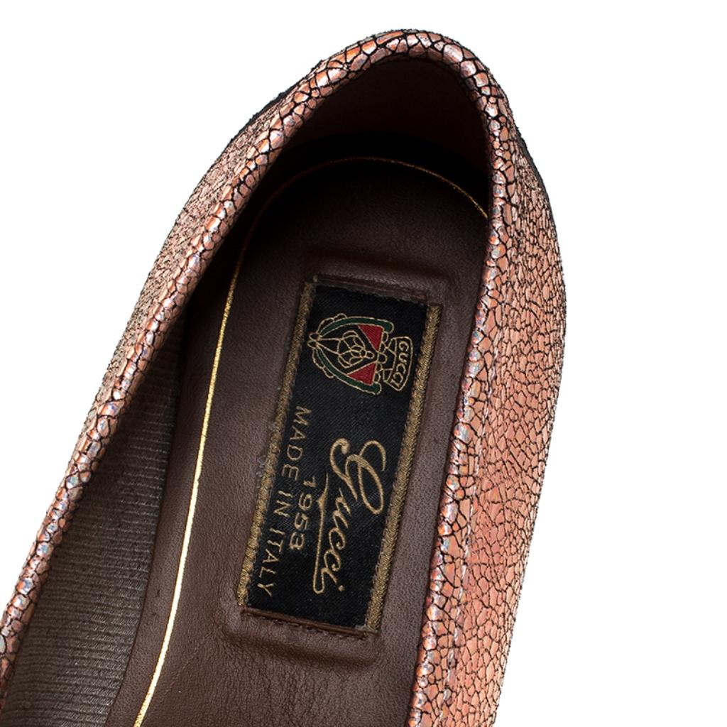 Gucci Metallic Bronze Textured Leather Horsebit Slip On Loafers Size 36.5 In Good Condition In Dubai, Al Qouz 2