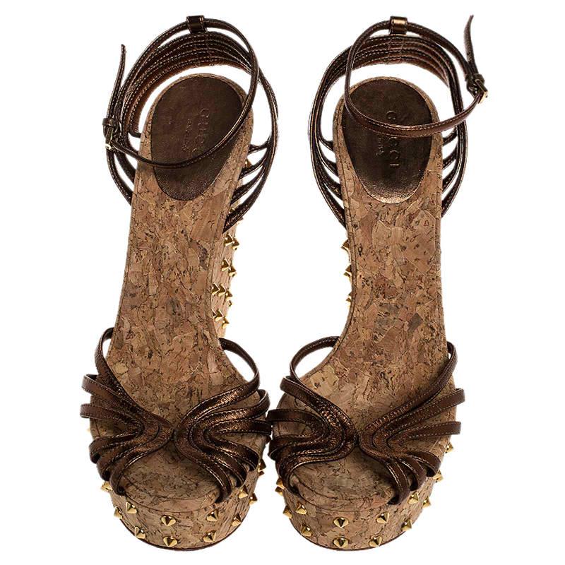 Gucci Metallic Brown Leather Studded Cork Wedge Platform Sandals Size 38 In Good Condition In Dubai, Al Qouz 2