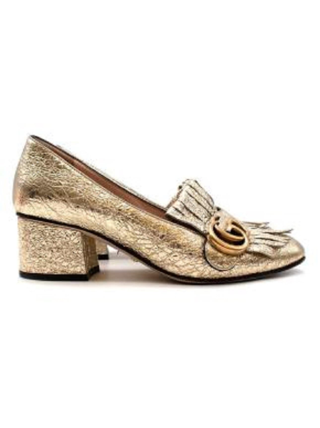 Gucci Metallic GG logo heels

-Platinum metallic laminate leather
-Block heel 
-Square toe 
-Branded leather insoles 
-Gold tone GG plaque 
-Rubber soles 

Material: 

Rubber 
Leather 

Made in Italy 

9.5/10 excellent conditions, please refer to
