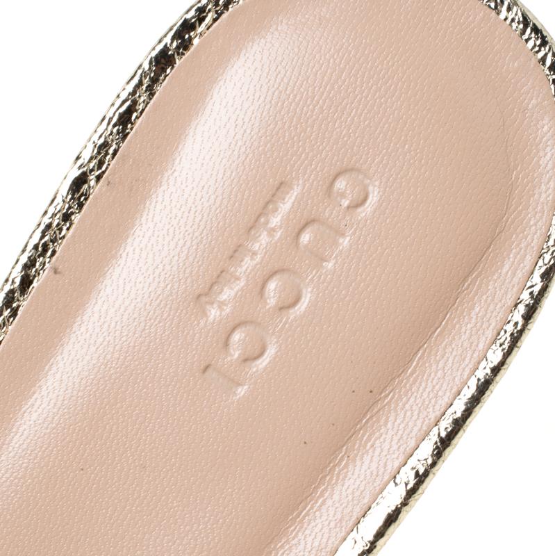 Gucci Metallic Gold Craquelé Marmont flache Pantoletten aus Leder mit Fransen Größe 39,5 1