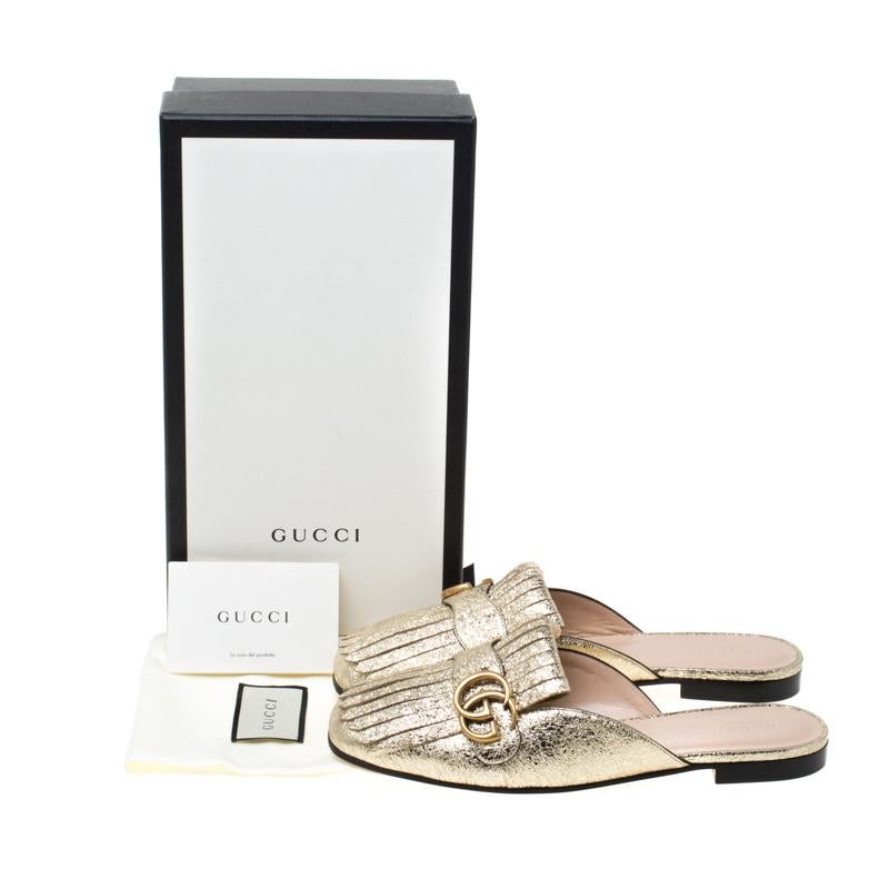 Gucci Metallic Gold Craquelé Marmont flache Pantoletten aus Leder mit Fransen Größe 39,5 4